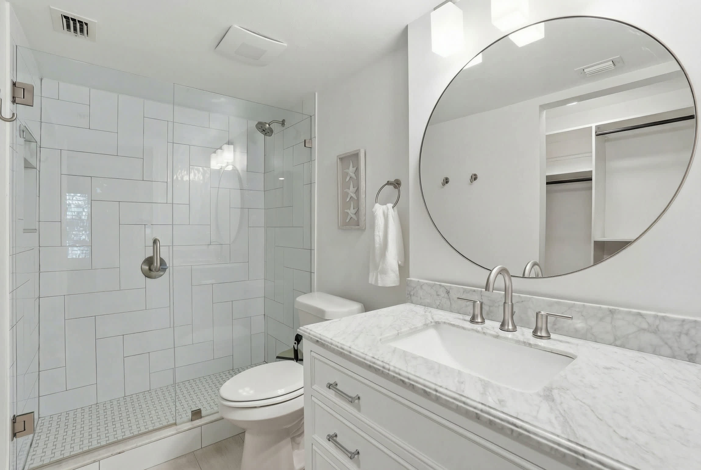 C 117 Luxury Park Shore Resort Condo with Pool | Photo 19