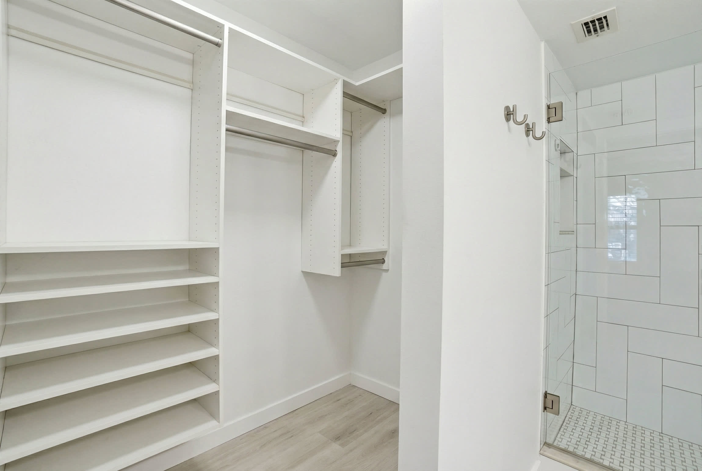 C 117 Luxury Park Shore Resort Condo with Pool | Photo 21