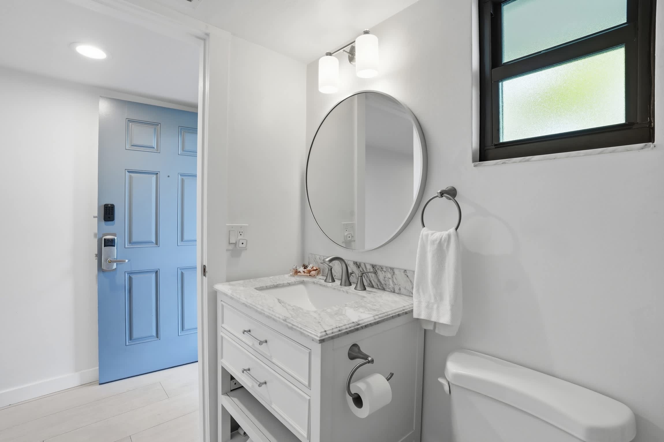 C 117 Luxury Park Shore Resort Condo with Pool | Photo 25