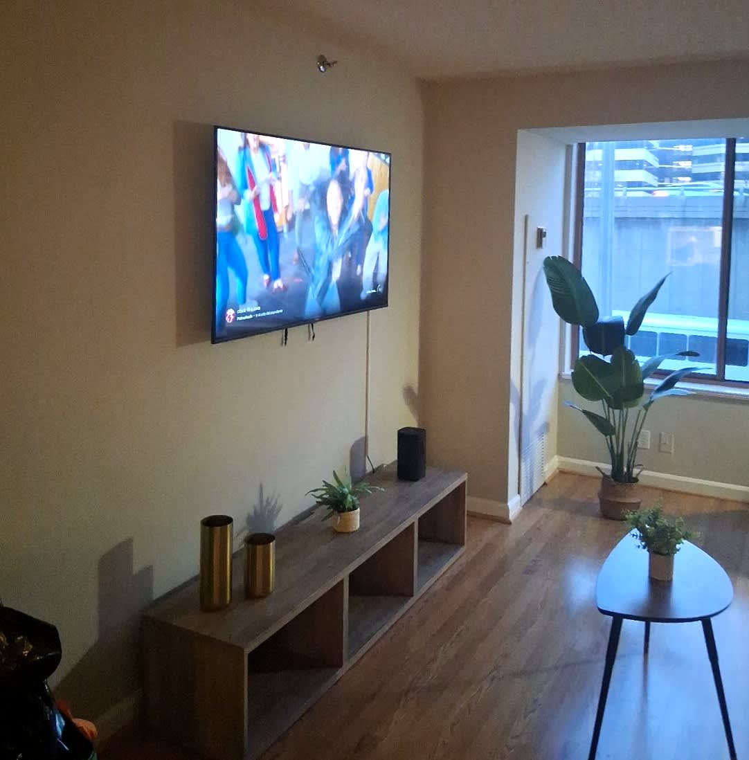 Prime location Apt W Gym & Indoor Pool