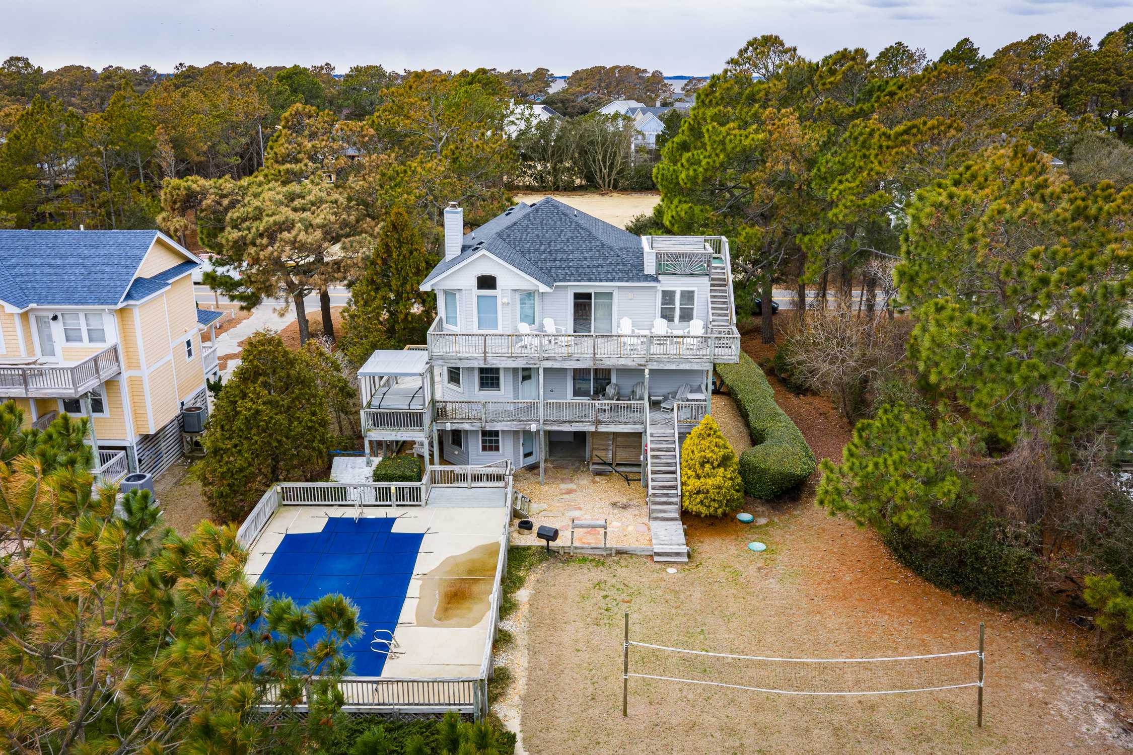 Whalehead Gem with Pool Hot Tub Steps to Beach