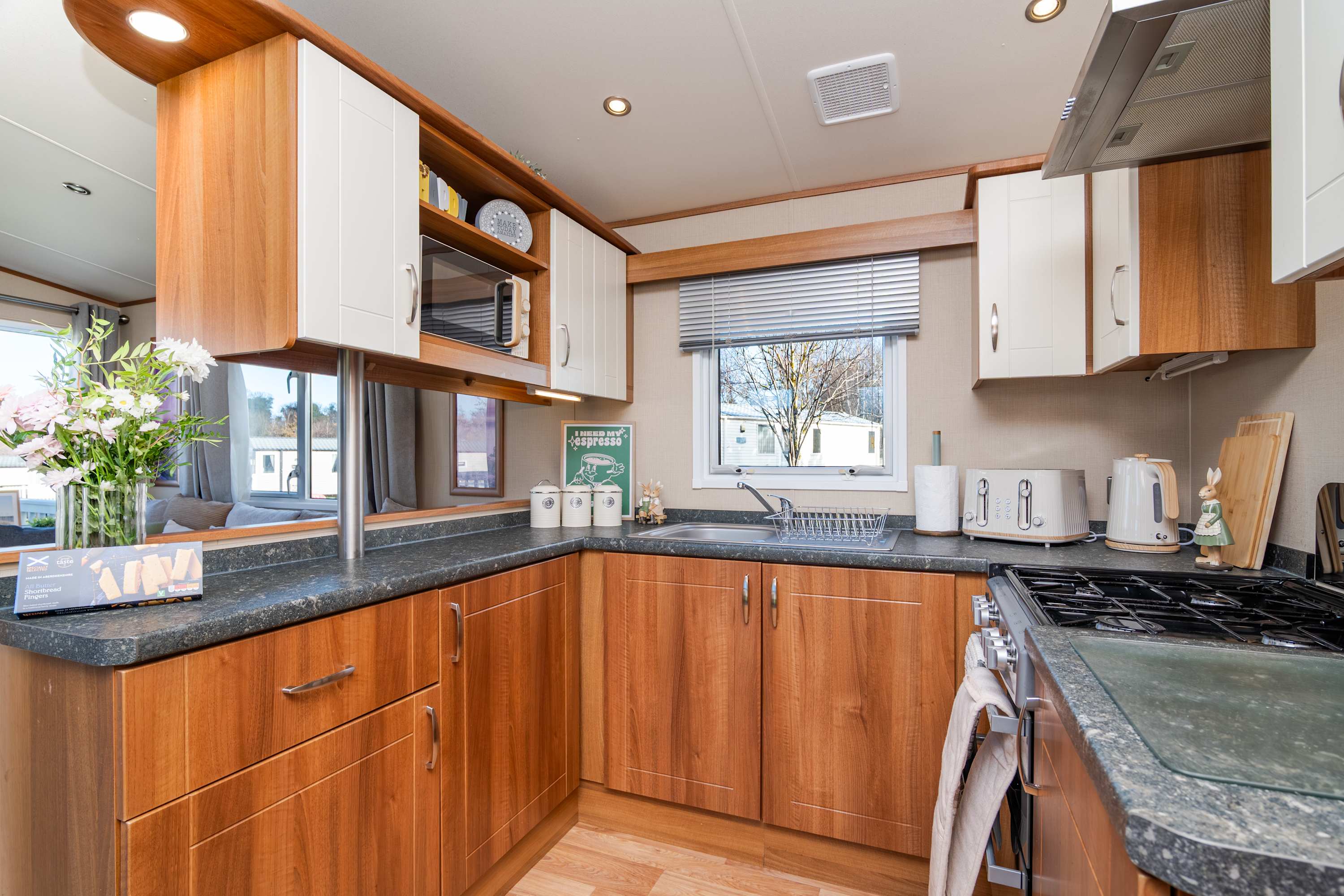 Family Friendly|Pool |Seton Sand |Parking| Sleep 7 in Links Road EH32 0QF - Property image 16 - VivreStays