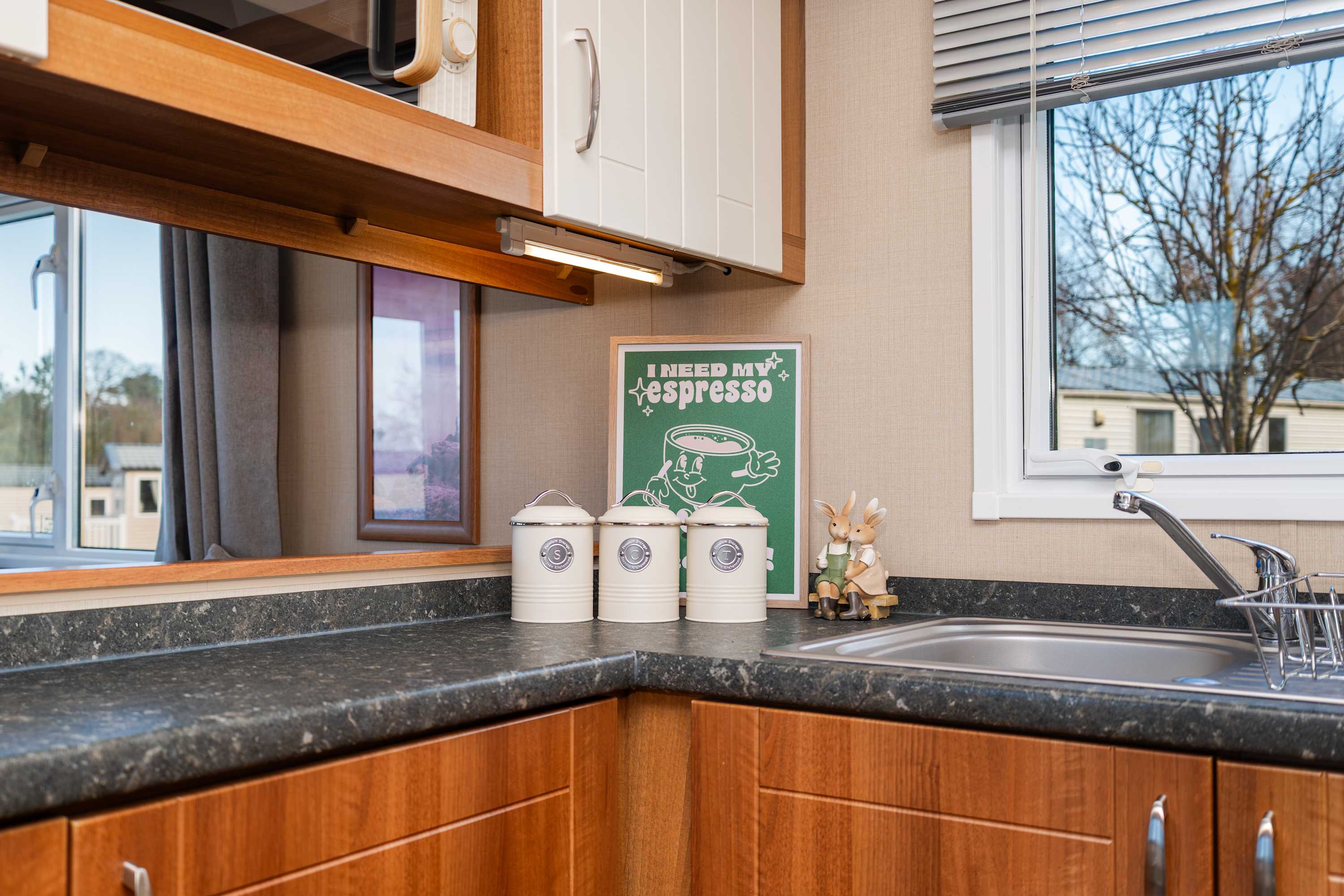 Family Friendly|Pool |Seton Sand |Parking| Sleep 7 in Links Road EH32 0QF - Property image 8 - VivreStays