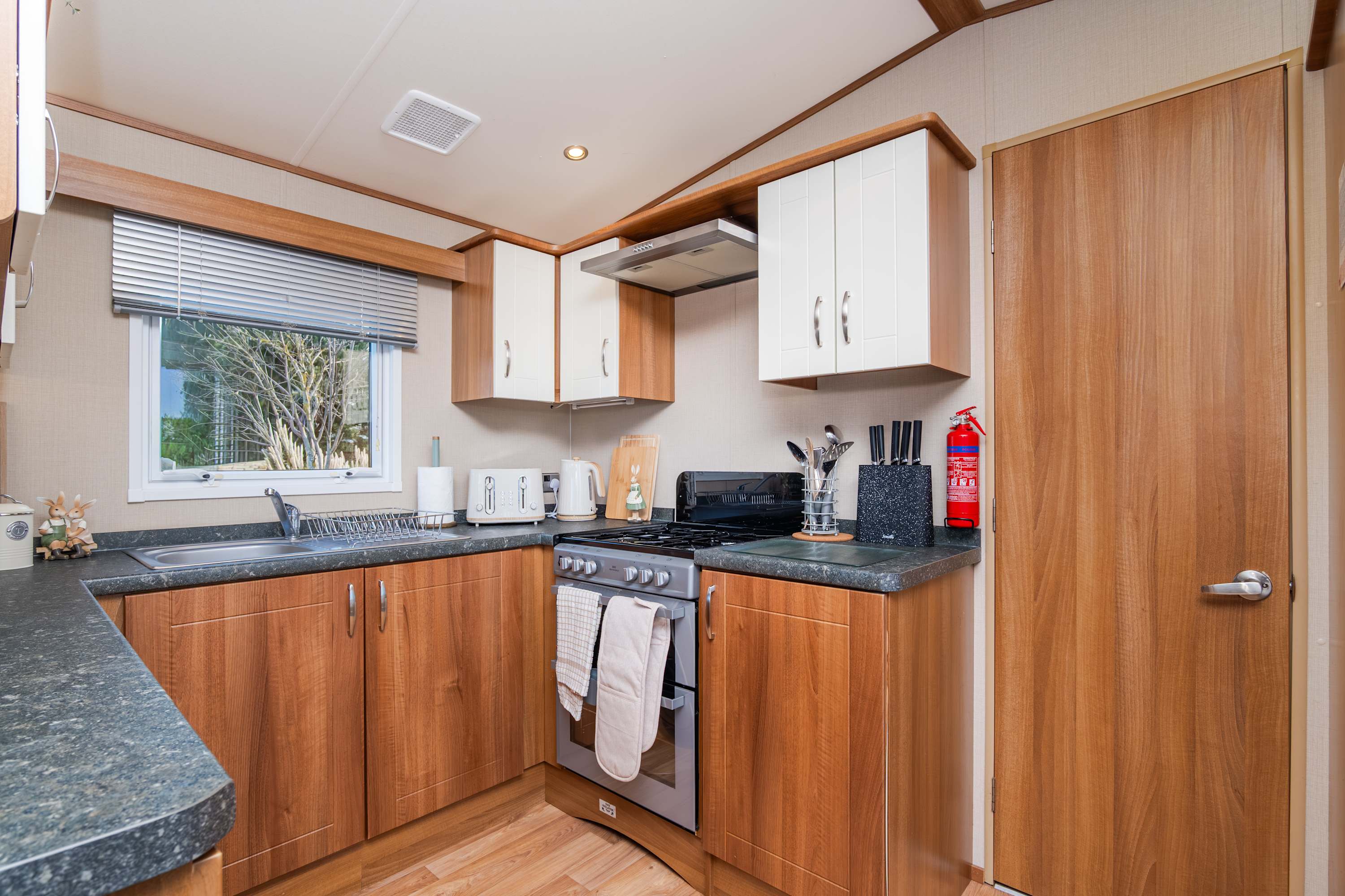 Family Friendly|Pool |Seton Sand |Parking| Sleep 7 in Links Road EH32 0QF - Property image 21 - VivreStays