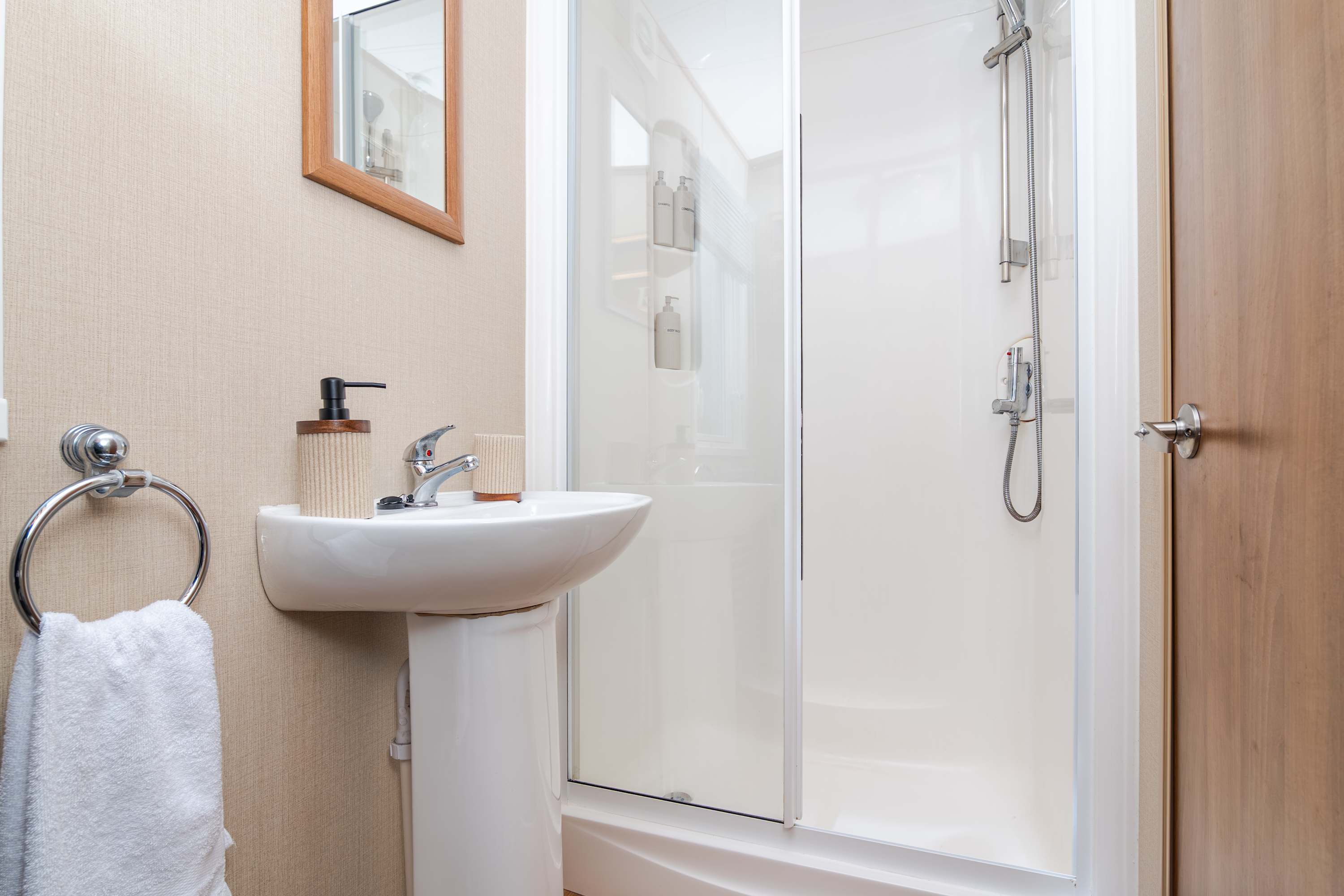 Family Friendly|Pool |Seton Sand |Parking| Sleep 7 in Links Road EH32 0QF - Property image 28 - VivreStays
