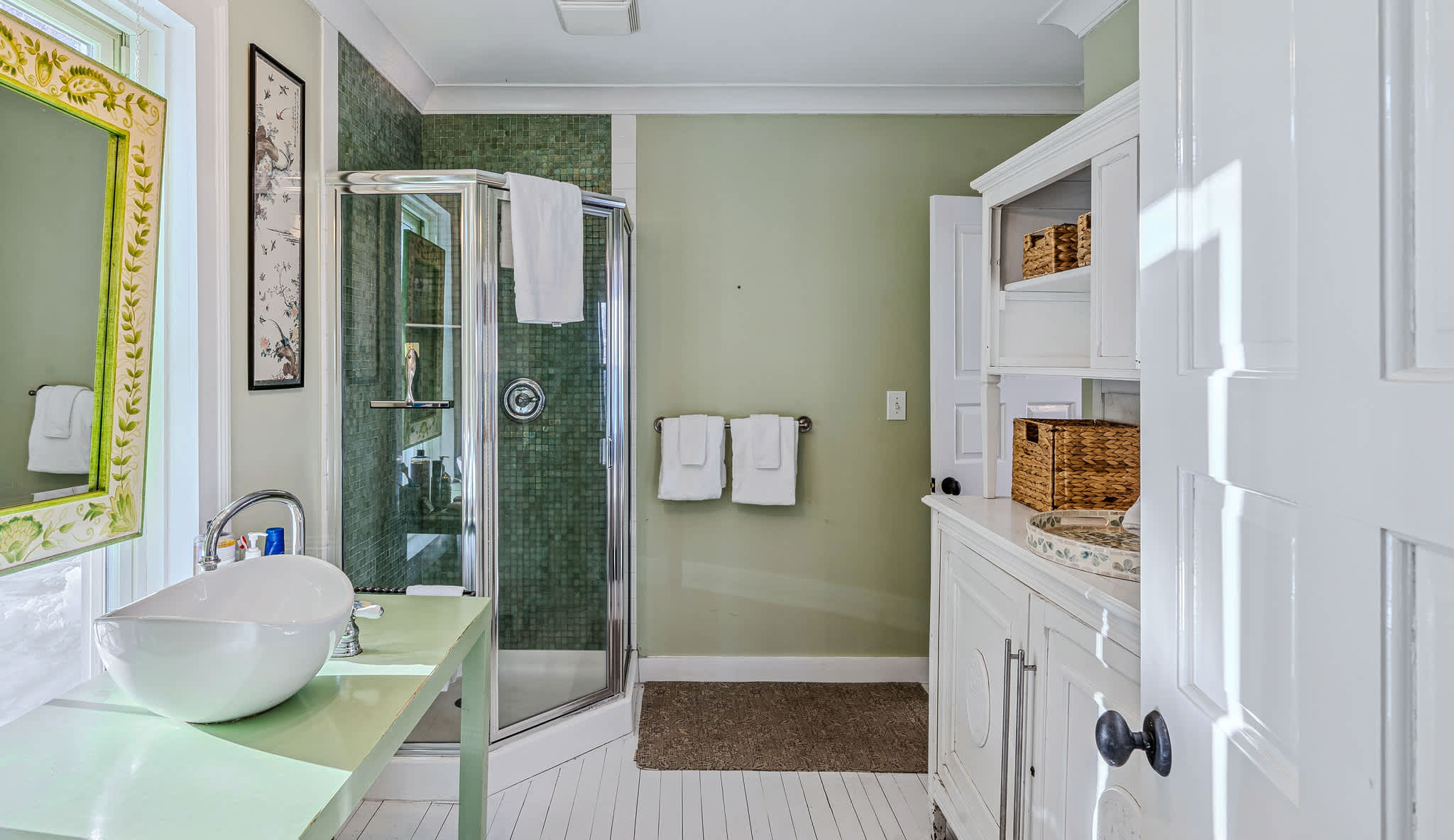 Walk to Mt. Peg Trail + Village, Enjoy Porch Views