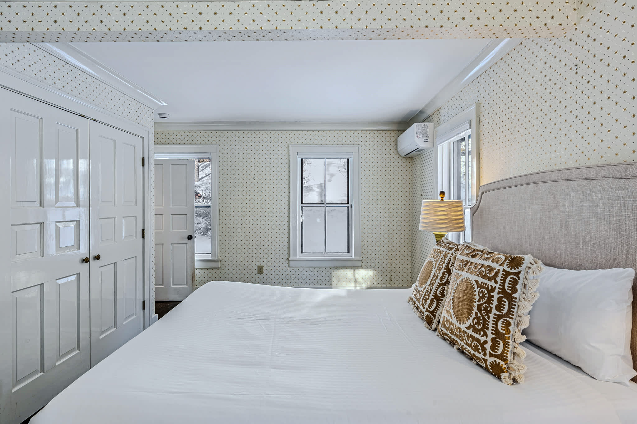 Walk to Mt. Peg Trail + Village, Enjoy Porch Views