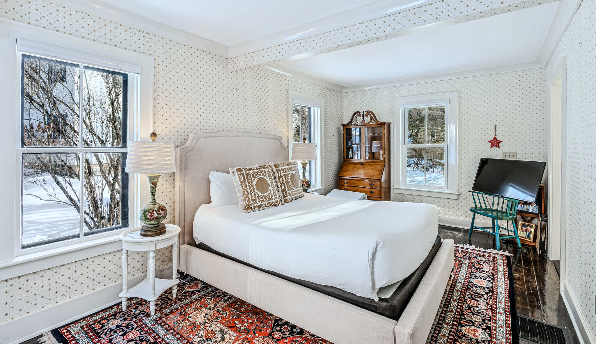 Walk to Mt. Peg Trail + Village, Enjoy Porch Views