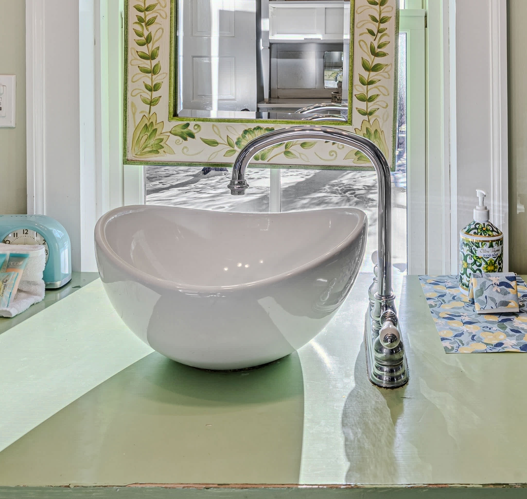 Walk to Mt. Peg Trail + Village, Enjoy Porch Views