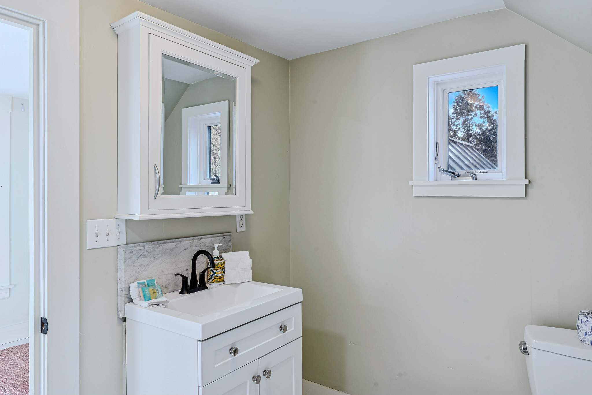 Walk to Mt. Peg Trail + Village, Enjoy Porch Views