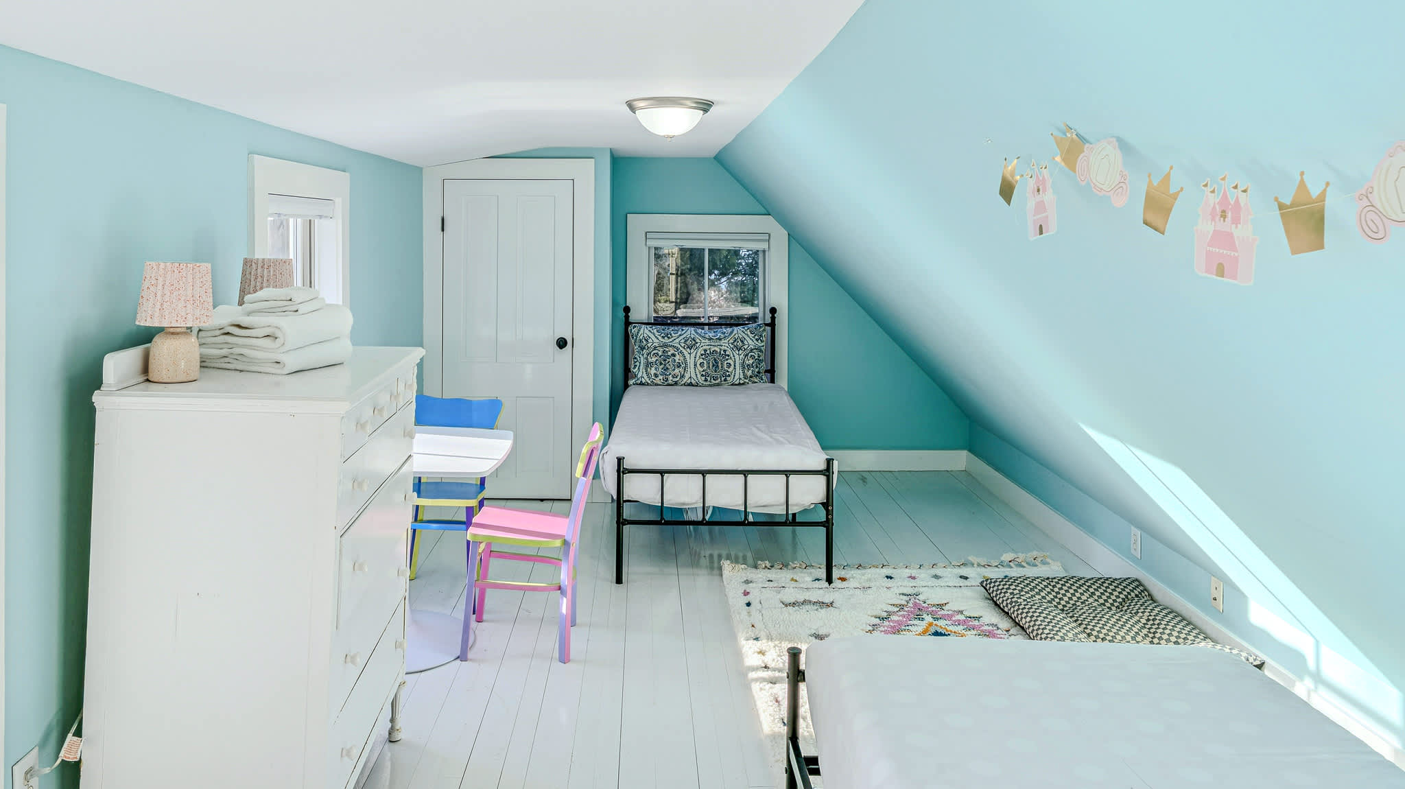 Walk to Mt. Peg Trail + Village, Enjoy Porch Views