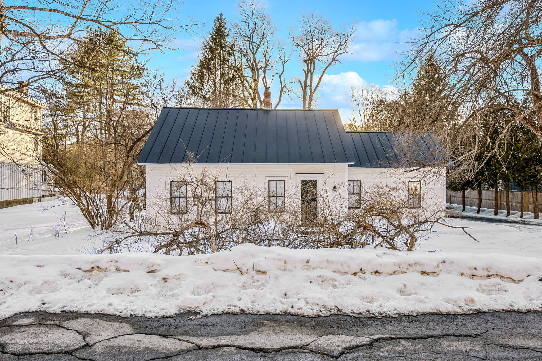 Walk to Mt. Peg Trail + Village, Enjoy Porch Views