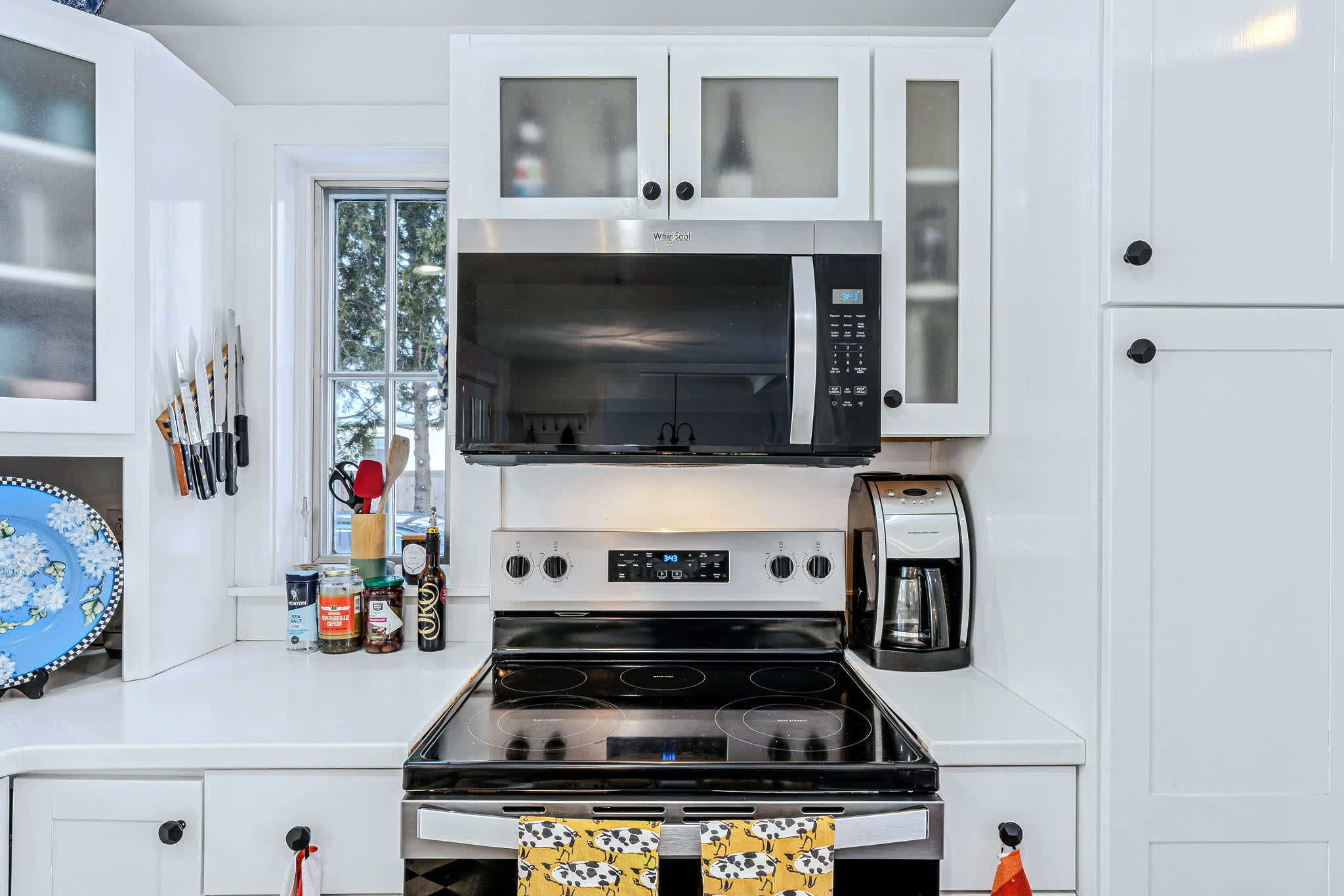 Walk to Mt. Peg Trail + Village, Enjoy Porch Views