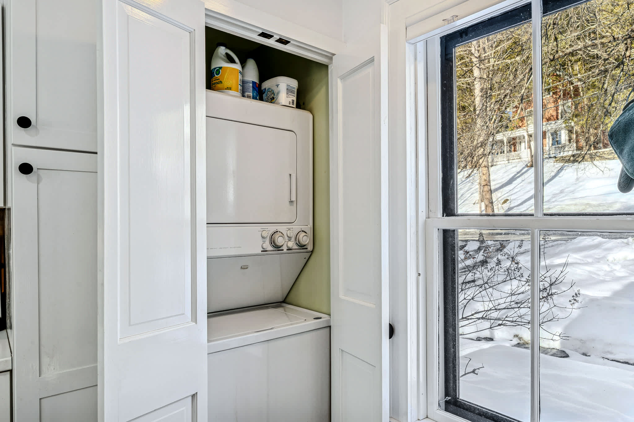 Walk to Mt. Peg Trail + Village, Enjoy Porch Views