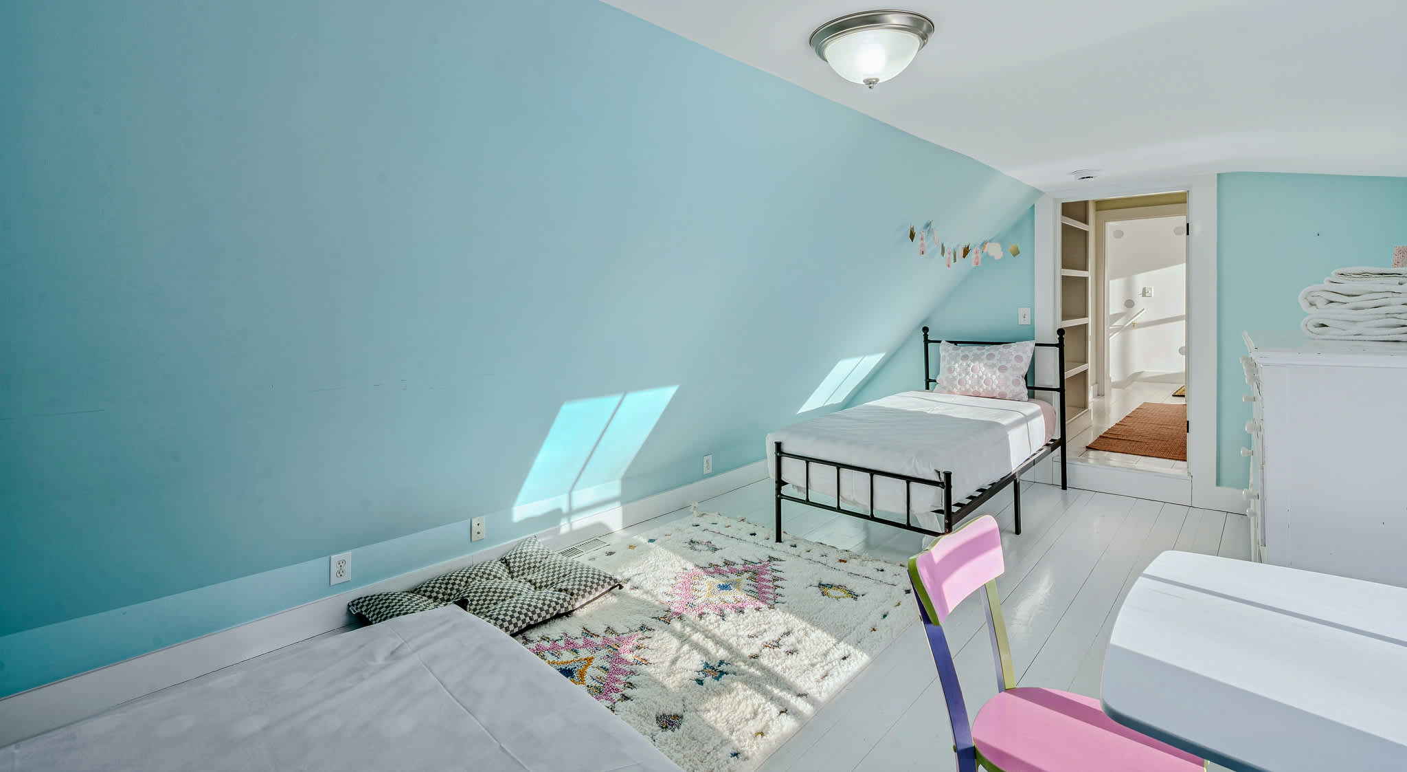 Walk to Mt. Peg Trail + Village, Enjoy Porch Views