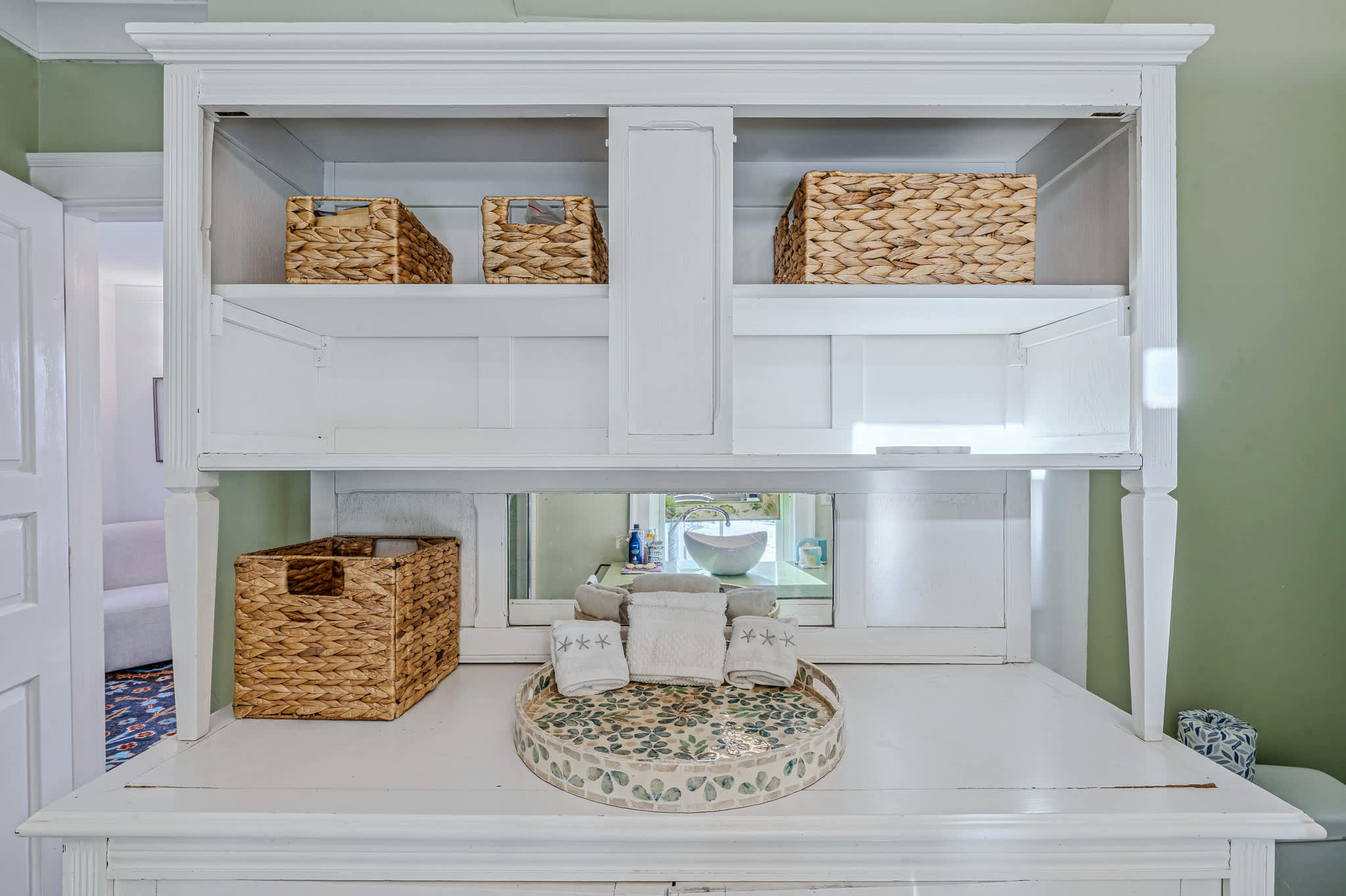 Walk to Mt. Peg Trail + Village, Enjoy Porch Views