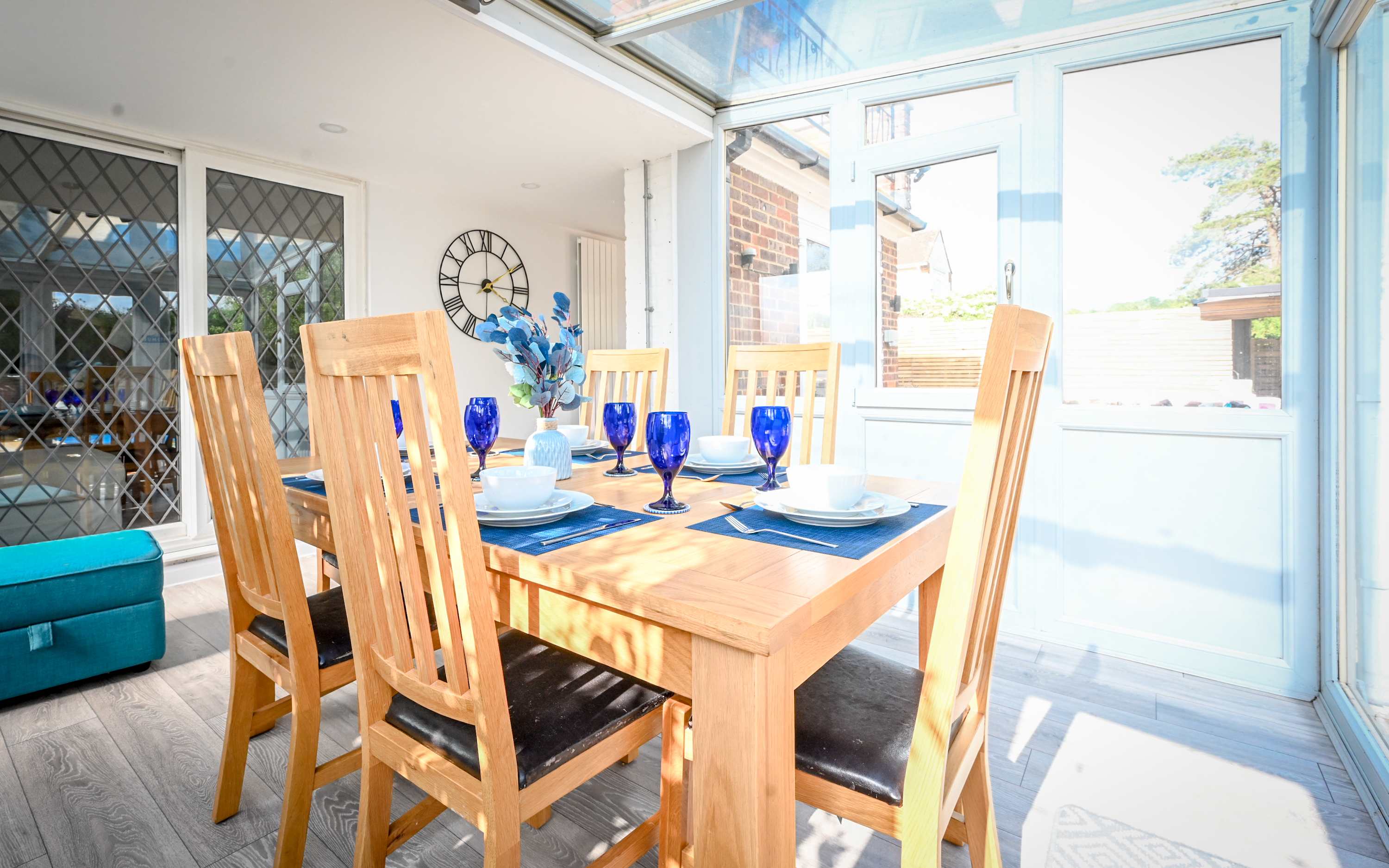 View Spacious 5 Bedroom House by Jesswood Properties with Private Pool Parking x 3 in Bushmead Road 2 LU2 7EU Spacious 5 Bedroom House by Jesswood Properties with Private Pool Parking x 3 in Bushmead Road 2 LU2 7EU - Property image 34 - VivreStays