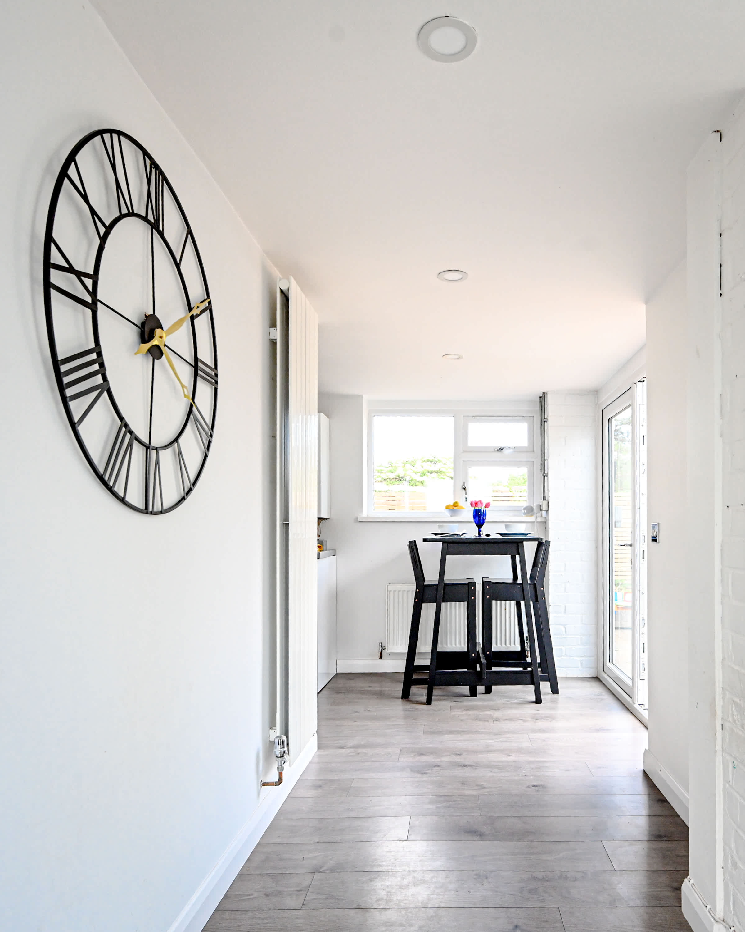 View Spacious 5 Bedroom House by Jesswood Properties with Private Pool Parking x 3 in Bushmead Road 2 LU2 7EU Spacious 5 Bedroom House by Jesswood Properties with Private Pool Parking x 3 in Bushmead Road 2 LU2 7EU - Property image 38 - VivreStays