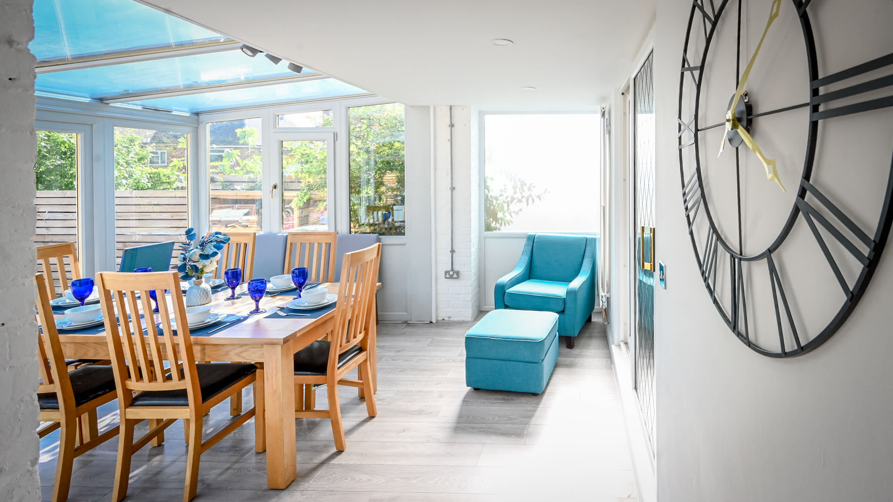 View Spacious 5 Bedroom House by Jesswood Properties with Private Pool Parking x 3 in Bushmead Road 2 LU2 7EU Spacious 5 Bedroom House by Jesswood Properties with Private Pool Parking x 3 in Bushmead Road 2 LU2 7EU - Property image 7 - VivreStays