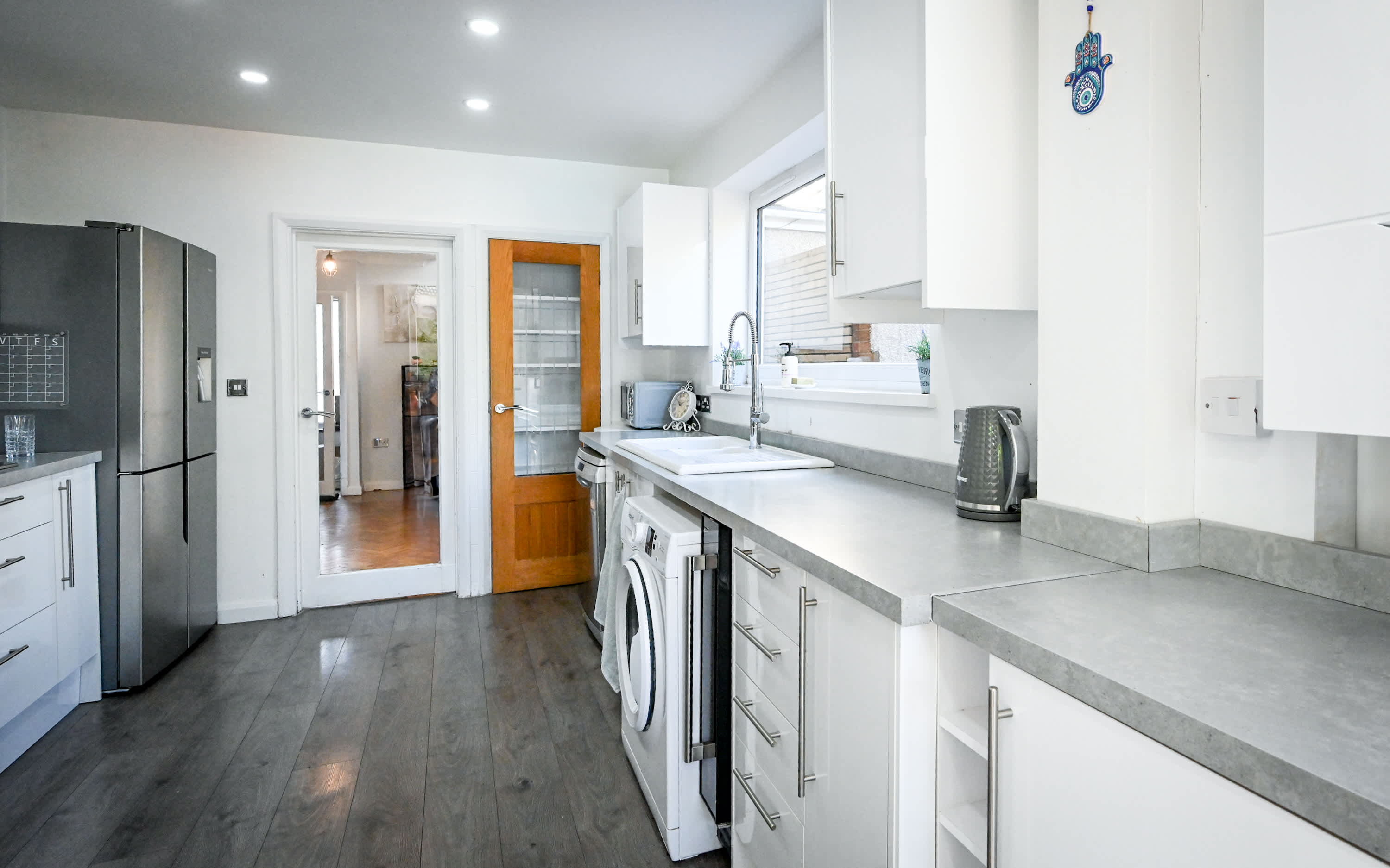 View Spacious 5 Bedroom House by Jesswood Properties with Private Pool Parking x 3 in Bushmead Road 2 LU2 7EU Spacious 5 Bedroom House by Jesswood Properties with Private Pool Parking x 3 in Bushmead Road 2 LU2 7EU - Property image 31 - VivreStays