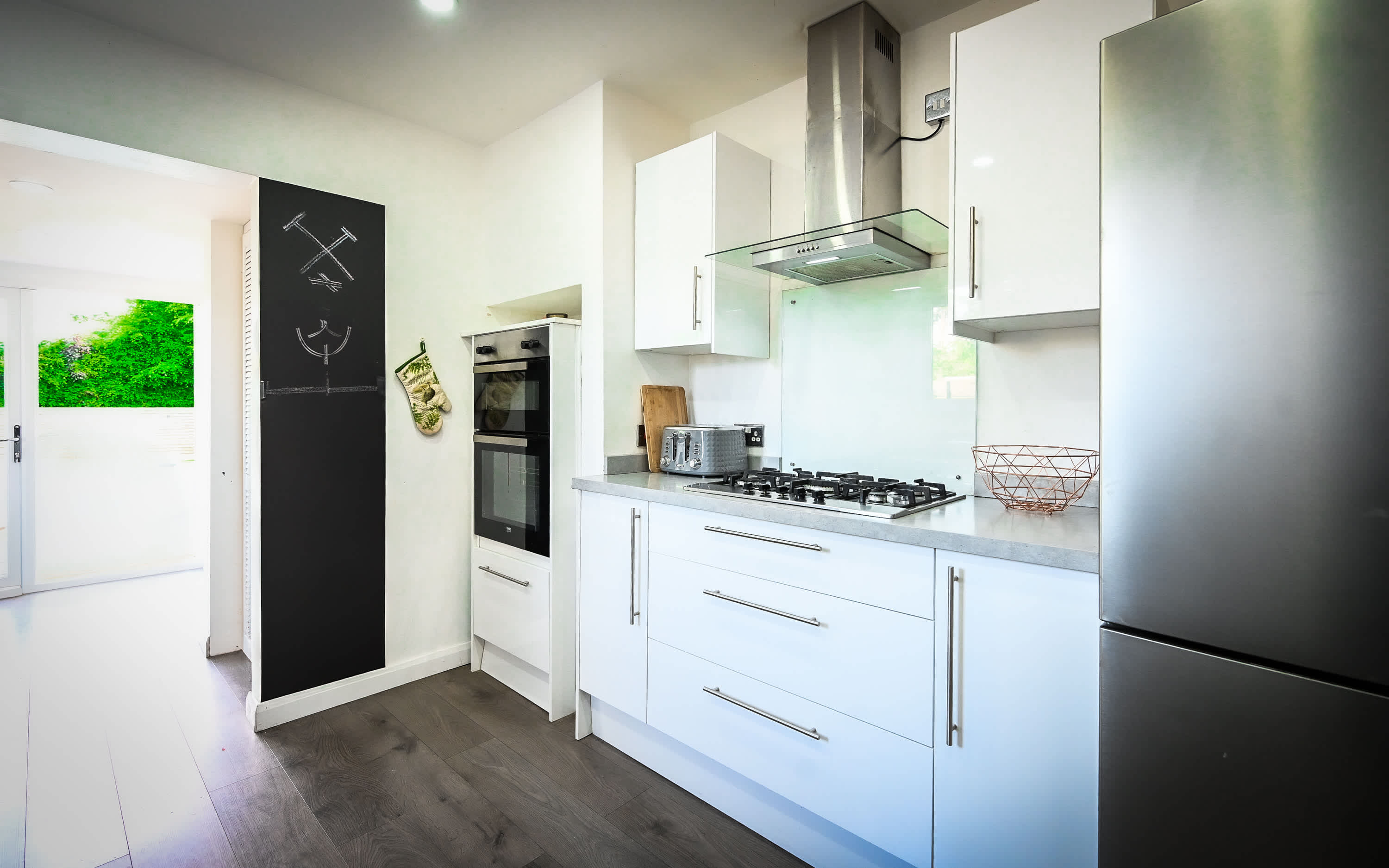 View Spacious 5 Bedroom House by Jesswood Properties with Private Pool Parking x 3 in Bushmead Road 2 LU2 7EU Spacious 5 Bedroom House by Jesswood Properties with Private Pool Parking x 3 in Bushmead Road 2 LU2 7EU - Property image 58 - VivreStays