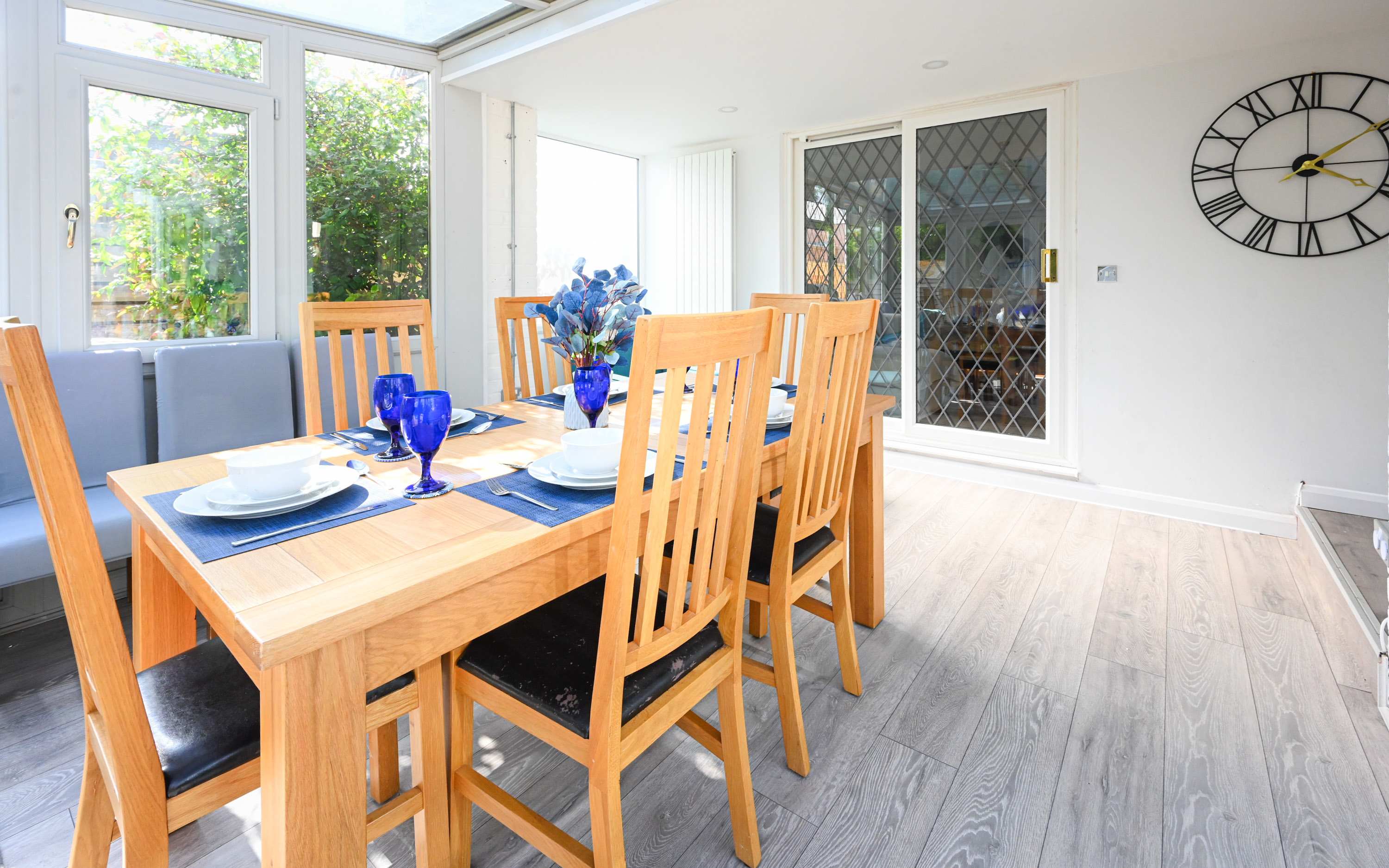 View Spacious 5 Bedroom House by Jesswood Properties with Private Pool Parking x 3 in Bushmead Road 2 LU2 7EU Spacious 5 Bedroom House by Jesswood Properties with Private Pool Parking x 3 in Bushmead Road 2 LU2 7EU - Property image 6 - VivreStays