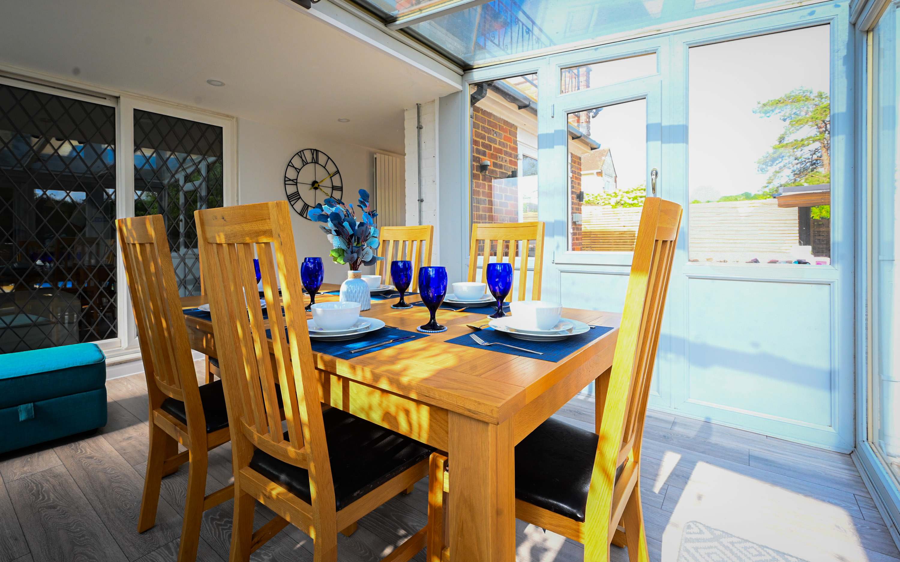 View Spacious 5 Bedroom House by Jesswood Properties with Private Pool Parking x 3 in Bushmead Road 2 LU2 7EU Spacious 5 Bedroom House by Jesswood Properties with Private Pool Parking x 3 in Bushmead Road 2 LU2 7EU - Property image 65 - VivreStays