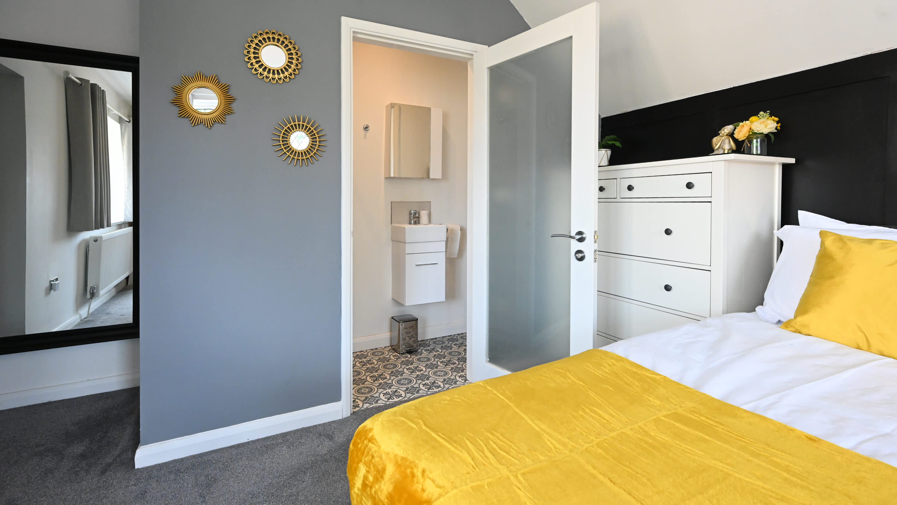 View Spacious 5 Bedroom House by Jesswood Properties with Private Pool Parking x 3 in Bushmead Road 2 LU2 7EU Spacious 5 Bedroom House by Jesswood Properties with Private Pool Parking x 3 in Bushmead Road 2 LU2 7EU - Property image 12 - VivreStays