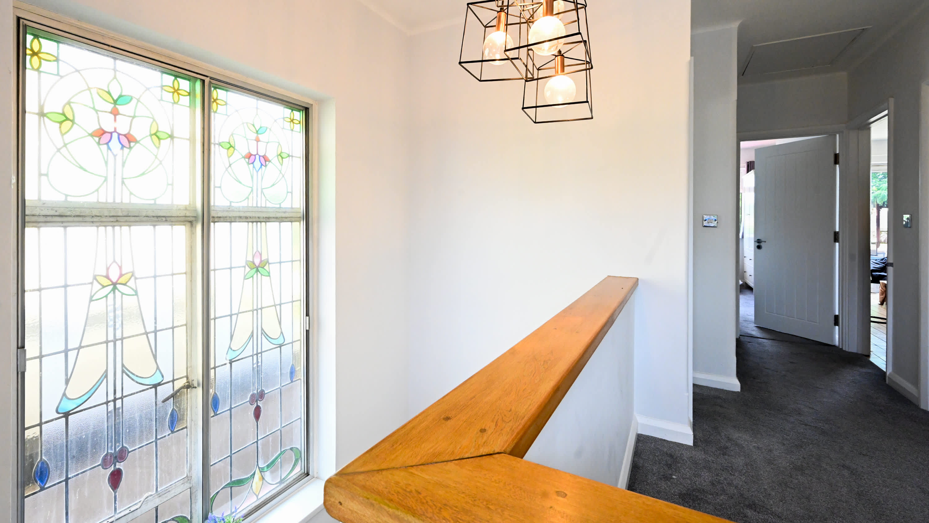 View Spacious 5 Bedroom House by Jesswood Properties with Private Pool Parking x 3 in Bushmead Road 2 LU2 7EU Spacious 5 Bedroom House by Jesswood Properties with Private Pool Parking x 3 in Bushmead Road 2 LU2 7EU - Property image 39 - VivreStays