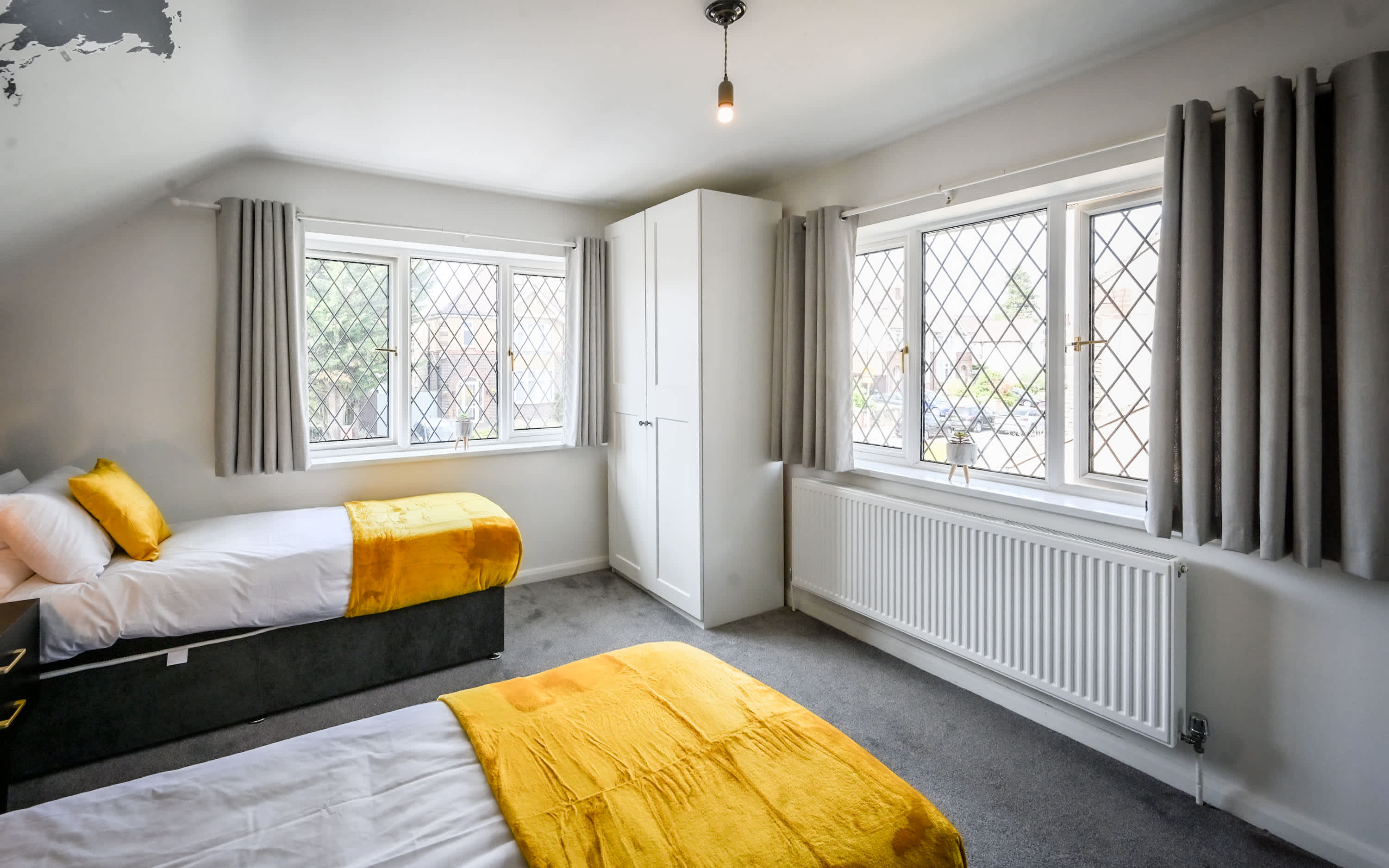 View Spacious 5 Bedroom House by Jesswood Properties with Private Pool Parking x 3 in Bushmead Road 2 LU2 7EU Spacious 5 Bedroom House by Jesswood Properties with Private Pool Parking x 3 in Bushmead Road 2 LU2 7EU - Property image 13 - VivreStays