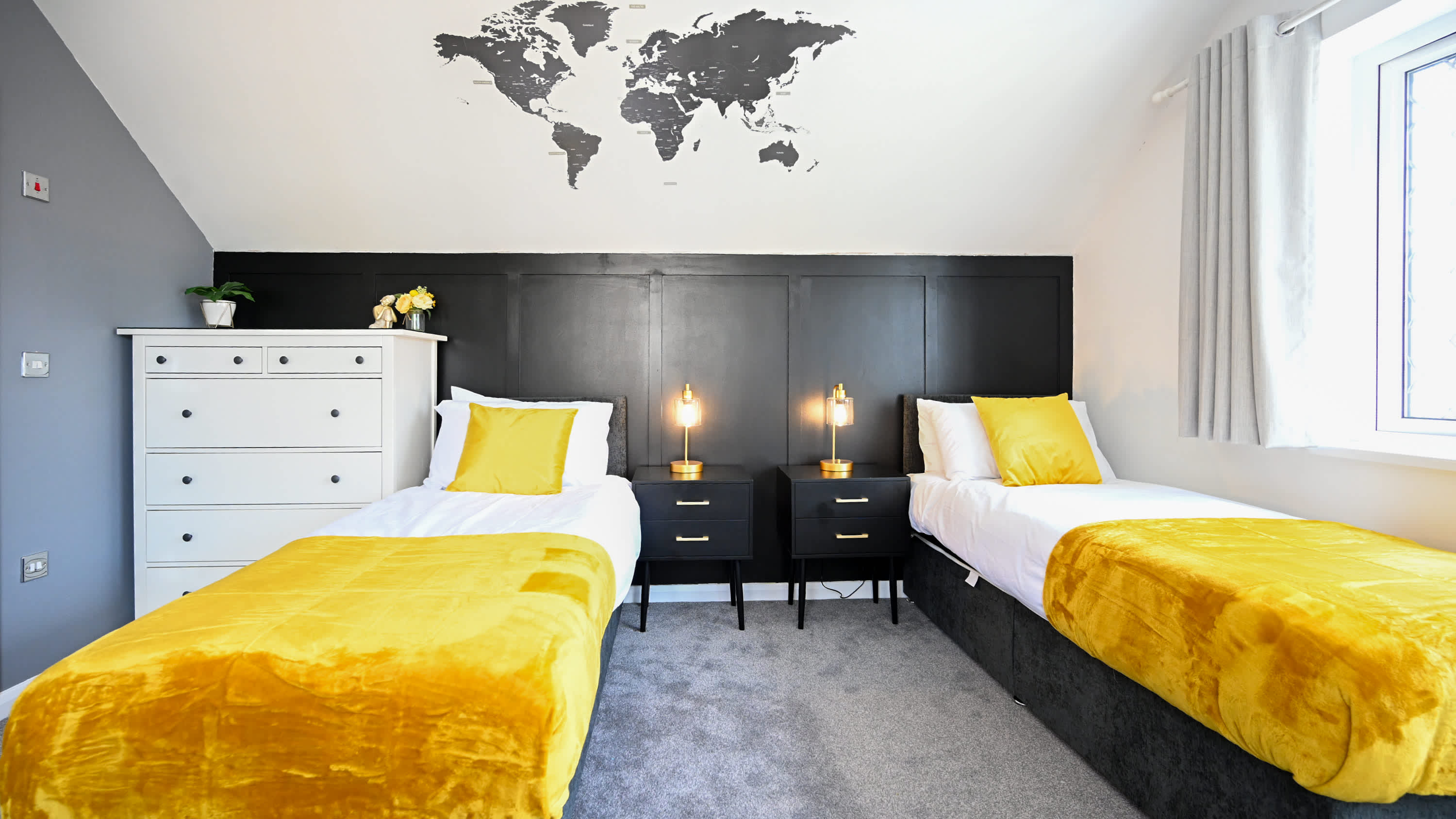 View Spacious 5 Bedroom House by Jesswood Properties with Private Pool Parking x 3 in Bushmead Road 2 LU2 7EU Spacious 5 Bedroom House by Jesswood Properties with Private Pool Parking x 3 in Bushmead Road 2 LU2 7EU - Property image 10 - VivreStays