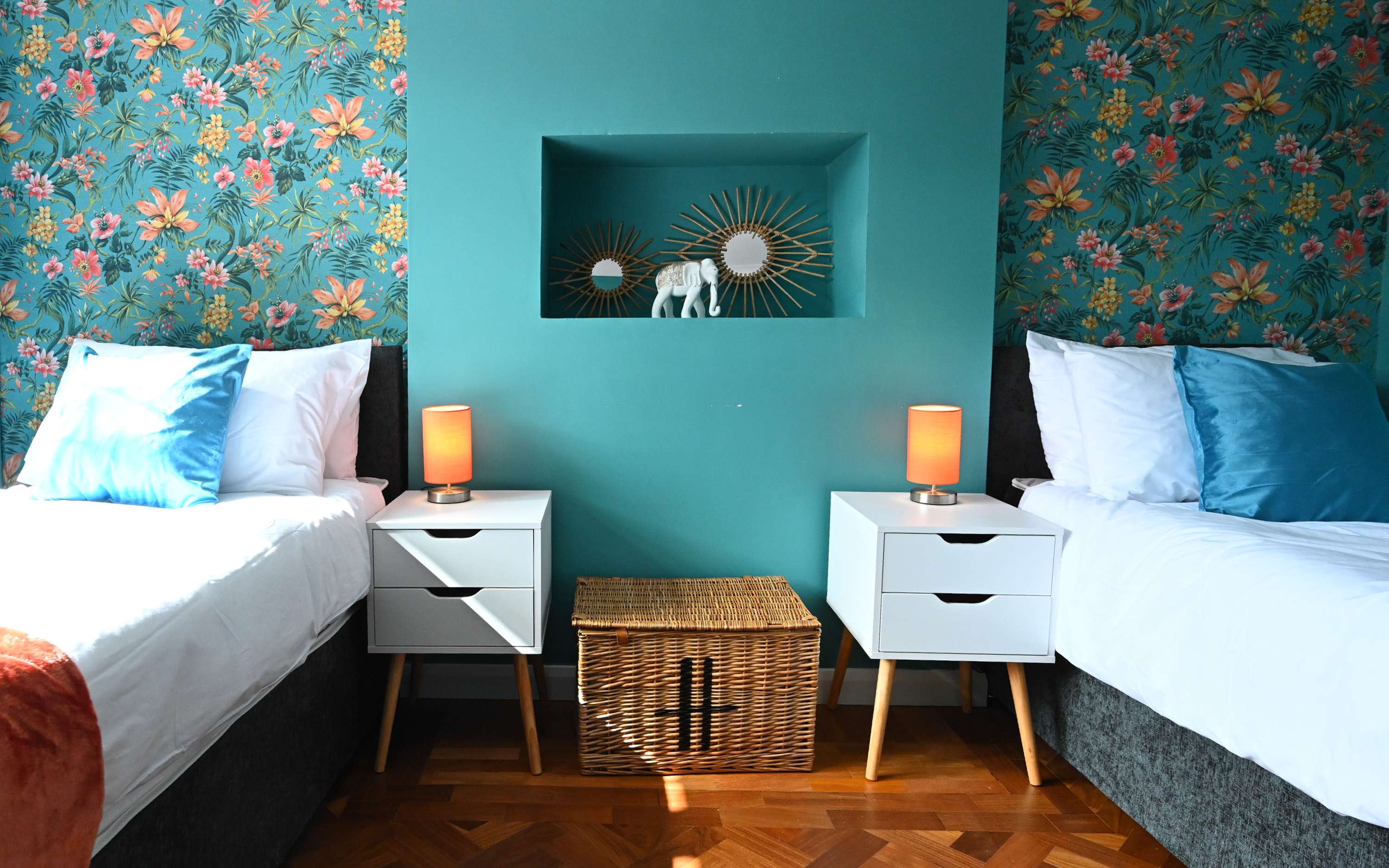 View Spacious 5 Bedroom House by Jesswood Properties with Private Pool Parking x 3 in Bushmead Road 2 LU2 7EU Spacious 5 Bedroom House by Jesswood Properties with Private Pool Parking x 3 in Bushmead Road 2 LU2 7EU - Property image 66 - VivreStays