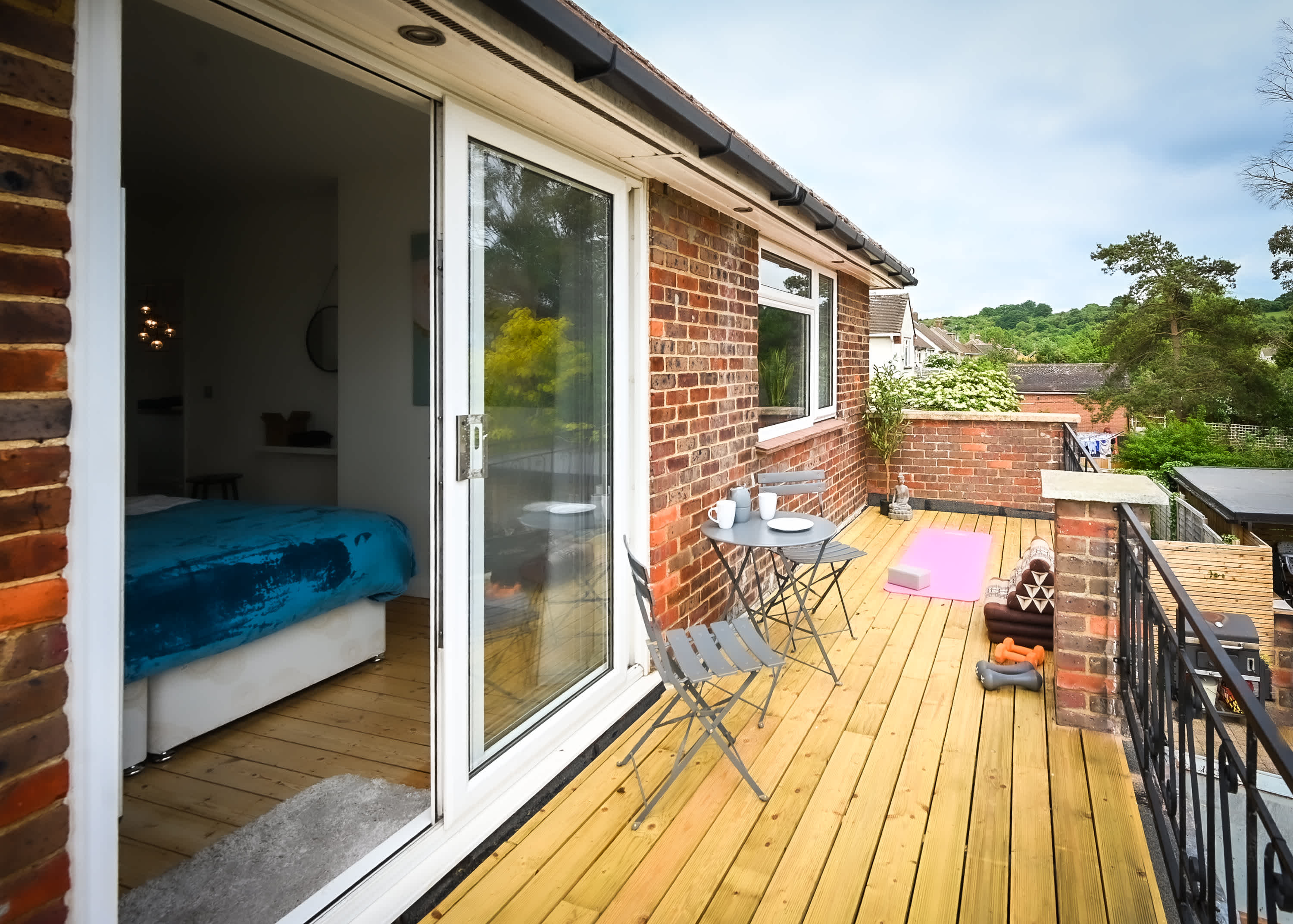 View Spacious 5 Bedroom House by Jesswood Properties with Private Pool Parking x 3 in Bushmead Road 2 LU2 7EU Spacious 5 Bedroom House by Jesswood Properties with Private Pool Parking x 3 in Bushmead Road 2 LU2 7EU - Property image 21 - VivreStays