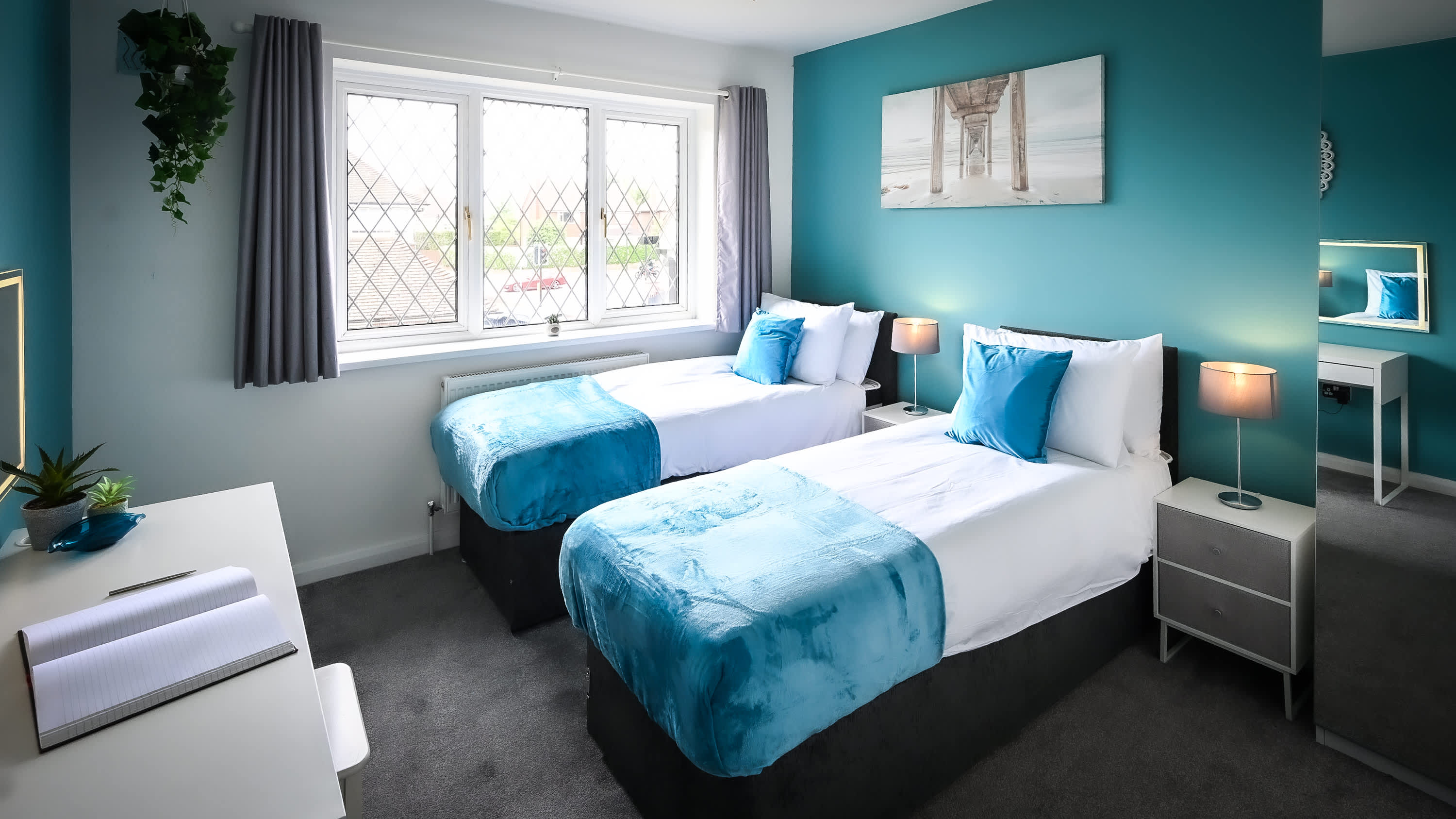 View Spacious 5 Bedroom House by Jesswood Properties with Private Pool Parking x 3 in Bushmead Road 2 LU2 7EU Spacious 5 Bedroom House by Jesswood Properties with Private Pool Parking x 3 in Bushmead Road 2 LU2 7EU - Property image 73 - VivreStays