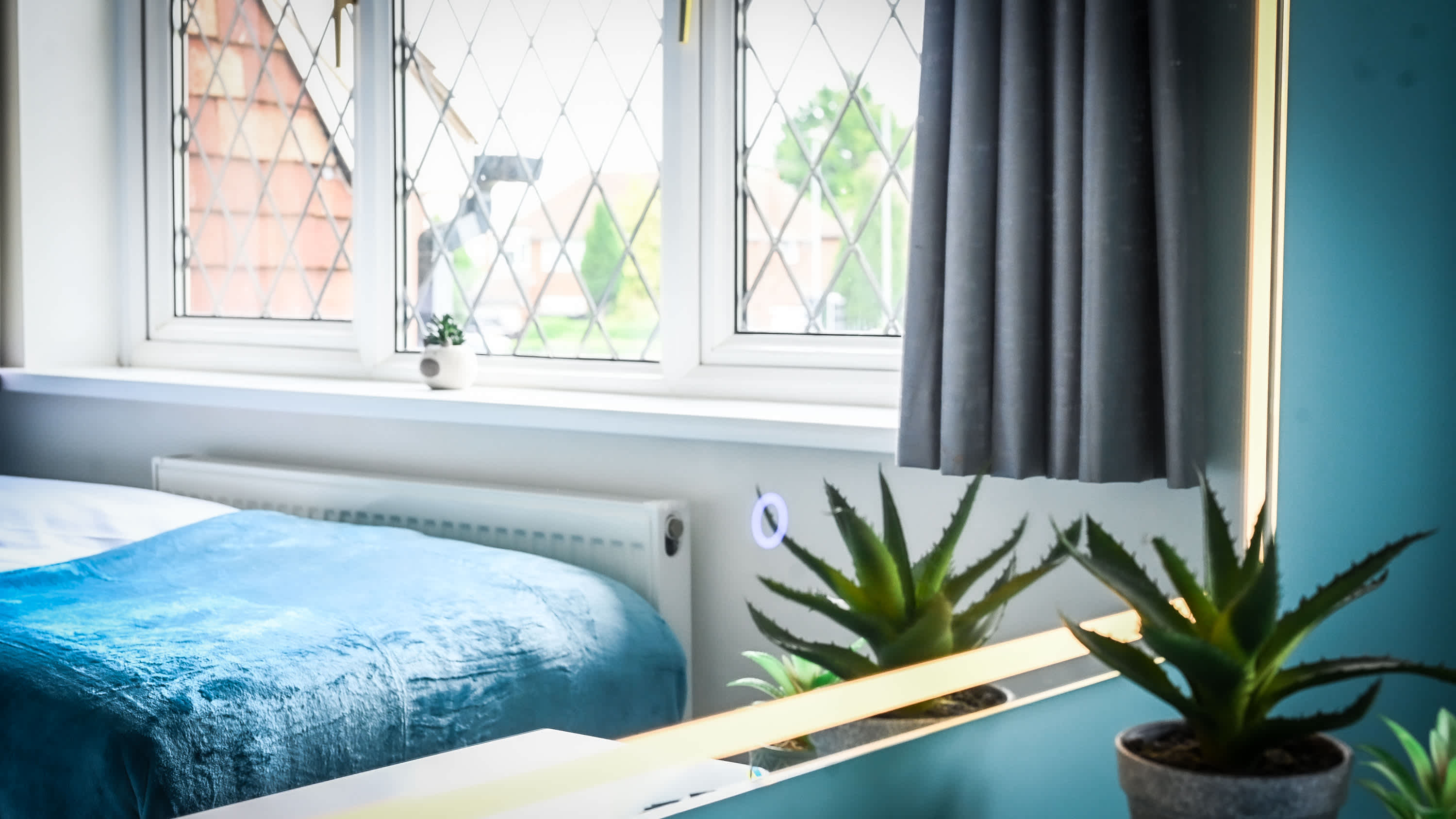 View Spacious 5 Bedroom House by Jesswood Properties with Private Pool Parking x 3 in Bushmead Road 2 LU2 7EU Spacious 5 Bedroom House by Jesswood Properties with Private Pool Parking x 3 in Bushmead Road 2 LU2 7EU - Property image 75 - VivreStays