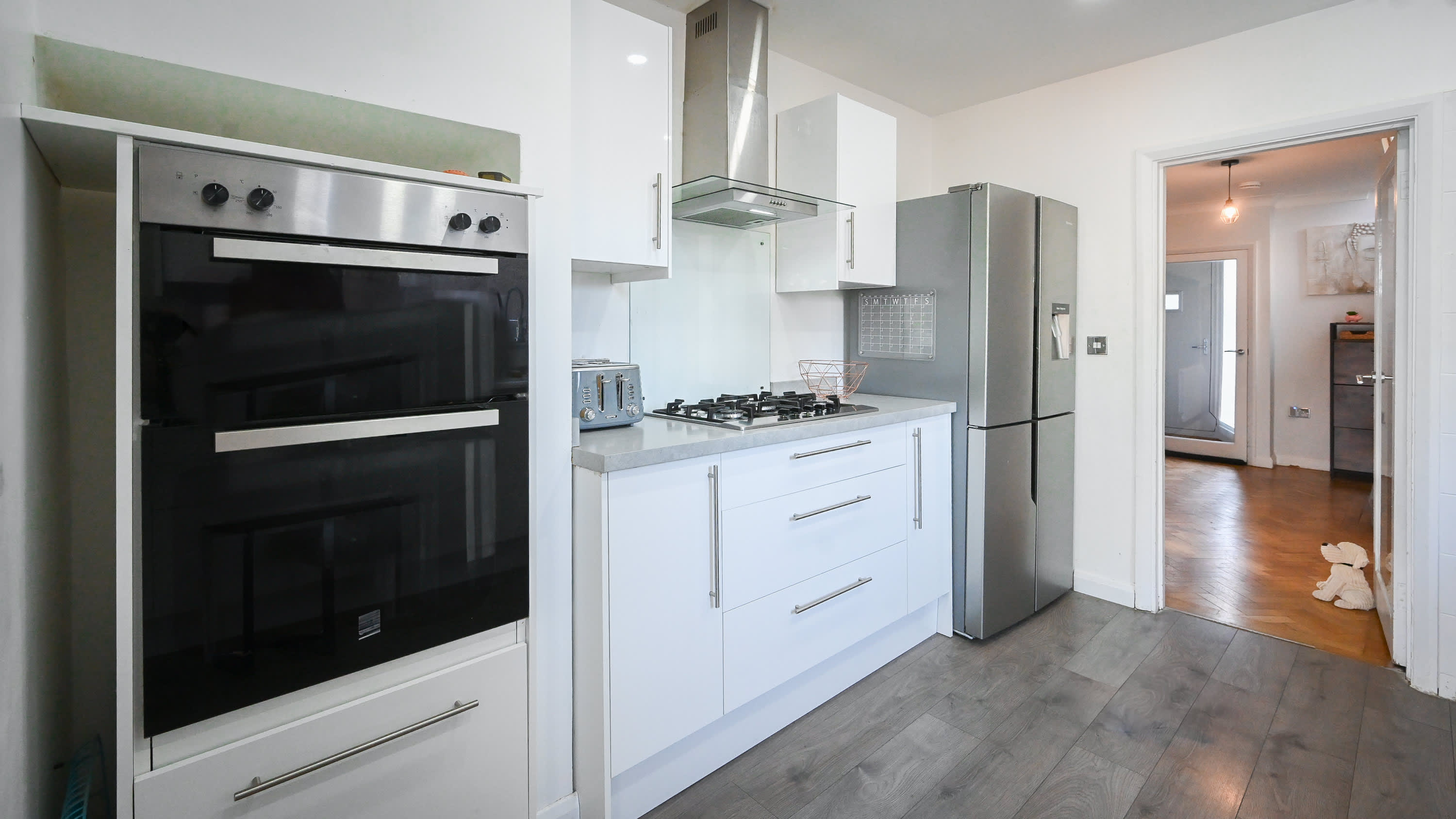 View Spacious 5 Bedroom House by Jesswood Properties with Private Pool Parking x 3 in Bushmead Road 2 LU2 7EU Spacious 5 Bedroom House by Jesswood Properties with Private Pool Parking x 3 in Bushmead Road 2 LU2 7EU - Property image 76 - VivreStays