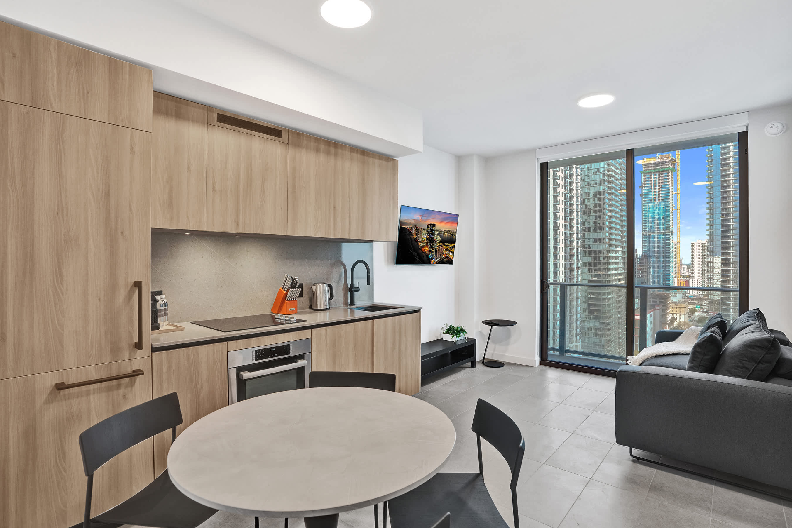 New! Amazing Miami Worldcenter location 24th floor 1/2 +Den — Miami, FL — vacation rental