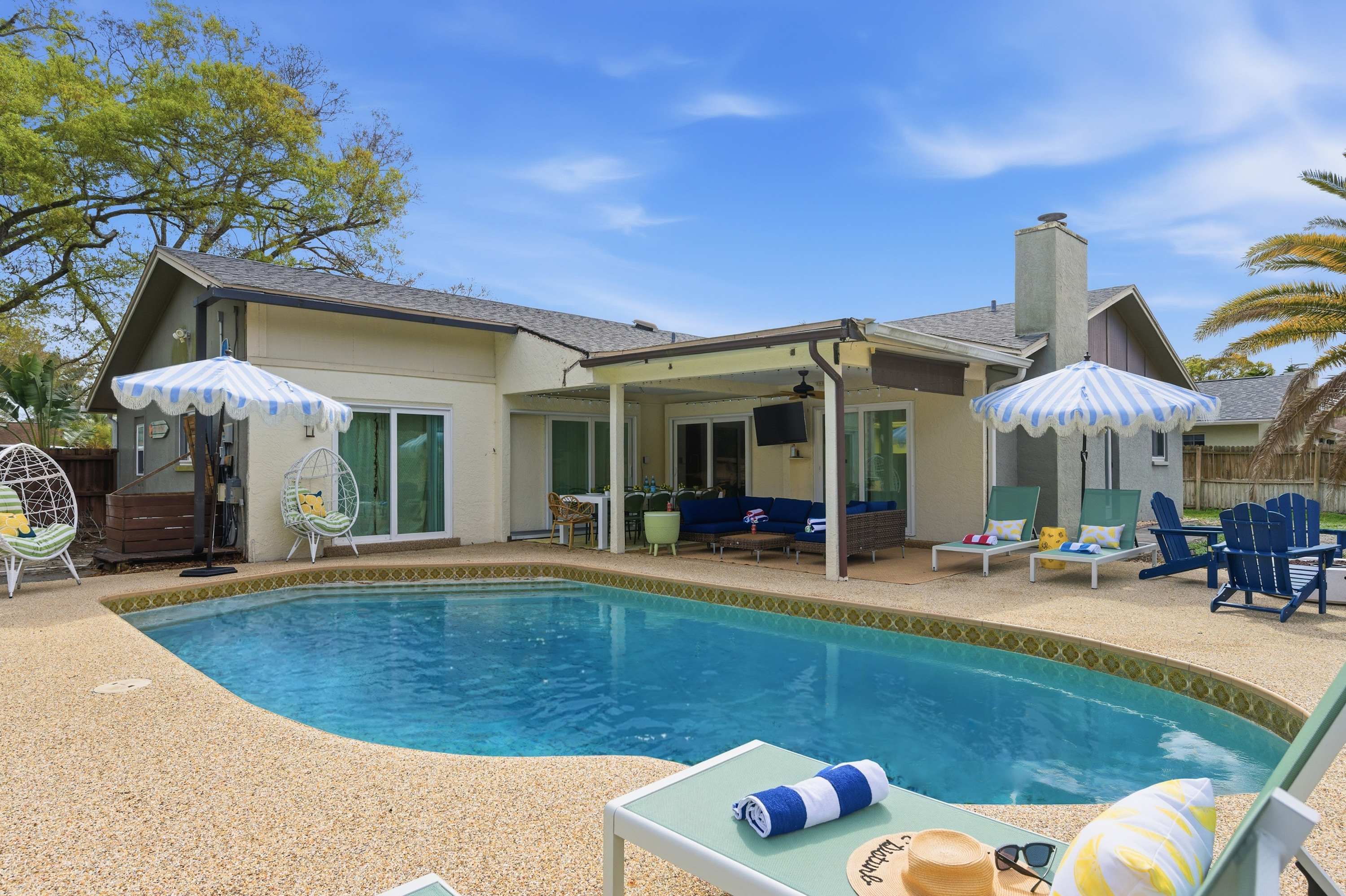 Sleeps 16! Heated Pool Villa 8Mi Clearwater Beach