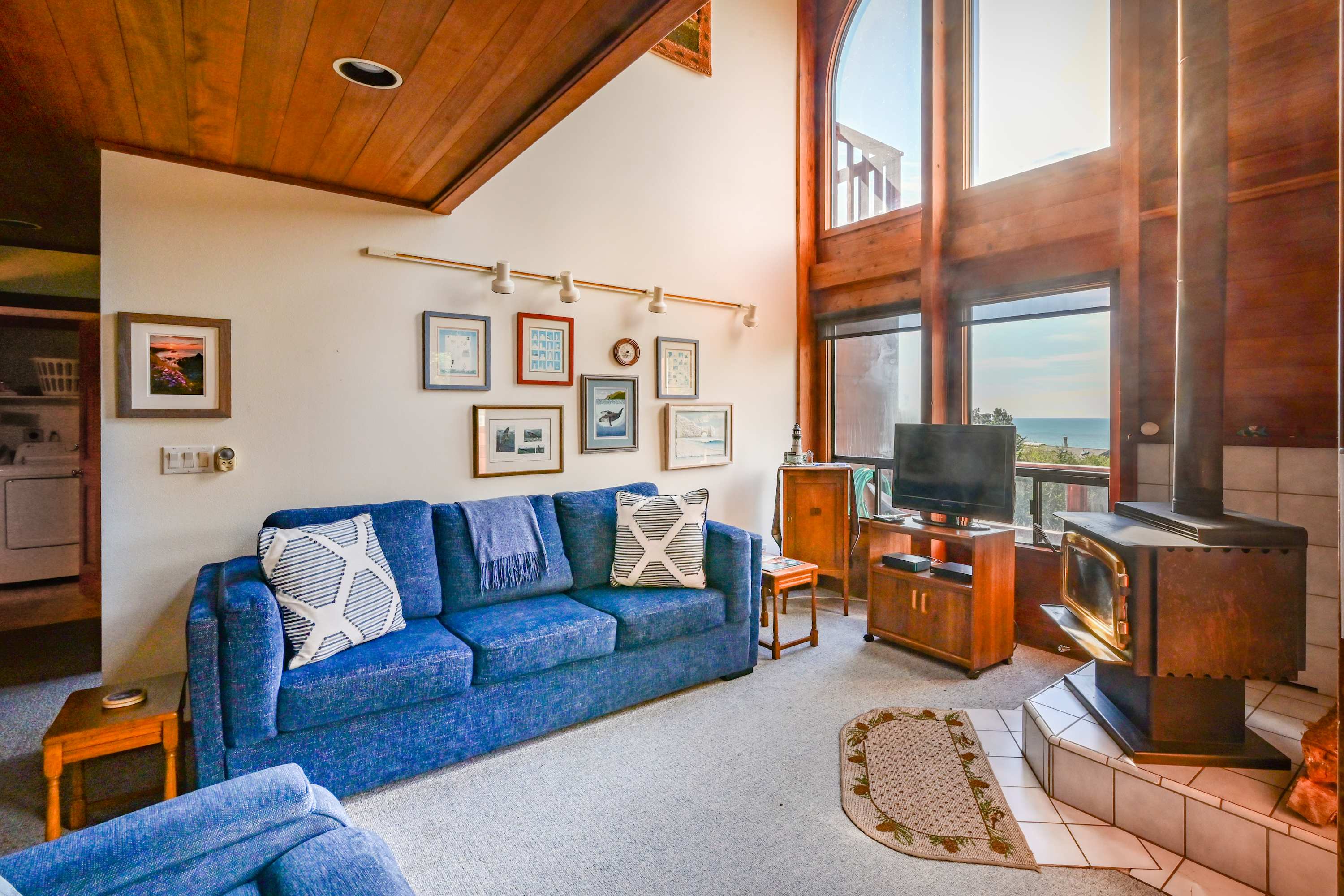 Ocean view home with Fireplace, Hot Tub, Deck — Mendocino, CA — vacation rental