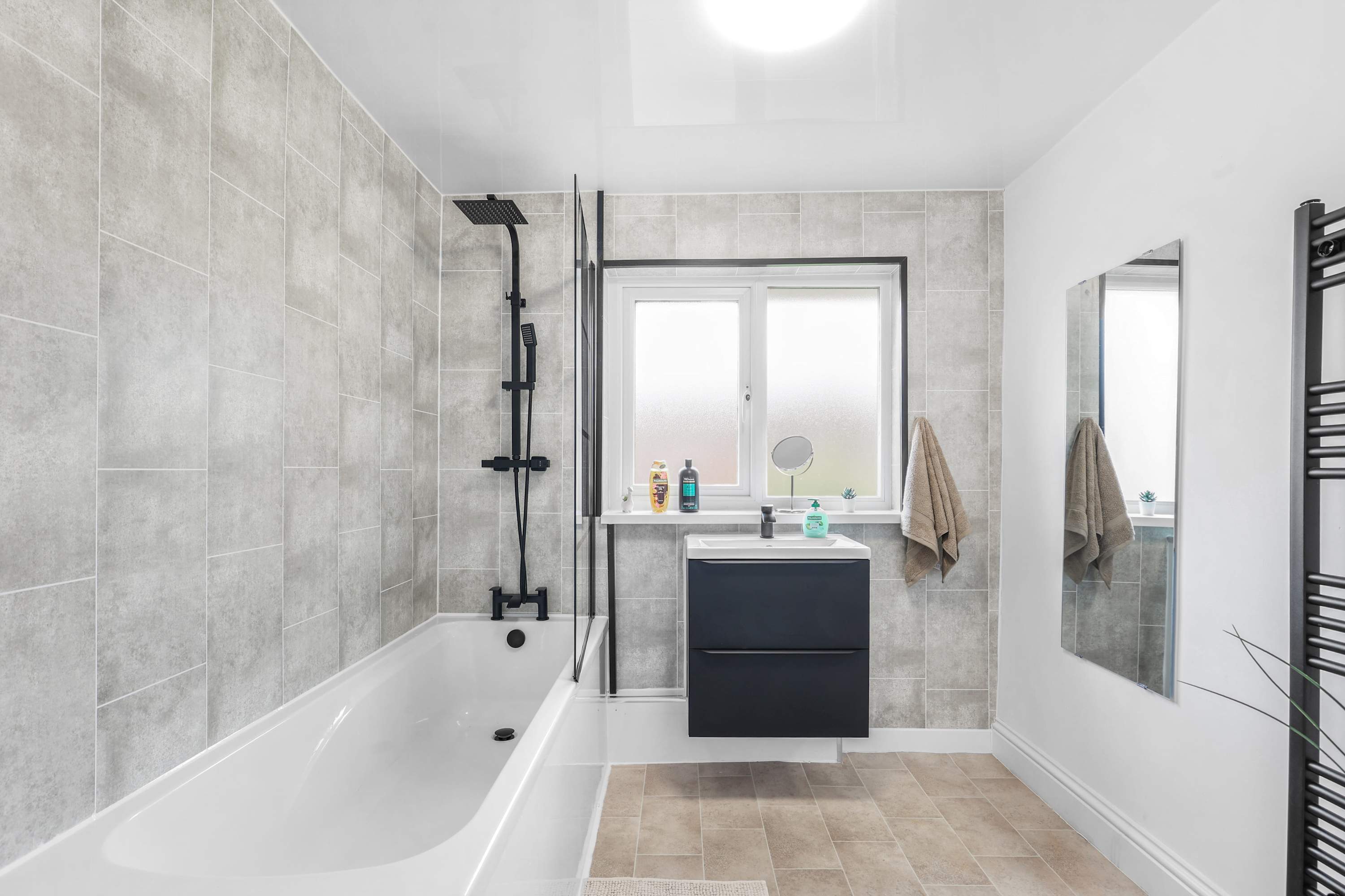View Contractor Stay - WI-Fi - Pet Friendly - Parking in Surrey Crescent DH8 8HT Contractor Stay - WI-Fi - Pet Friendly - Parking in Surrey Crescent DH8 8HT - Property image 20 - VivreStays