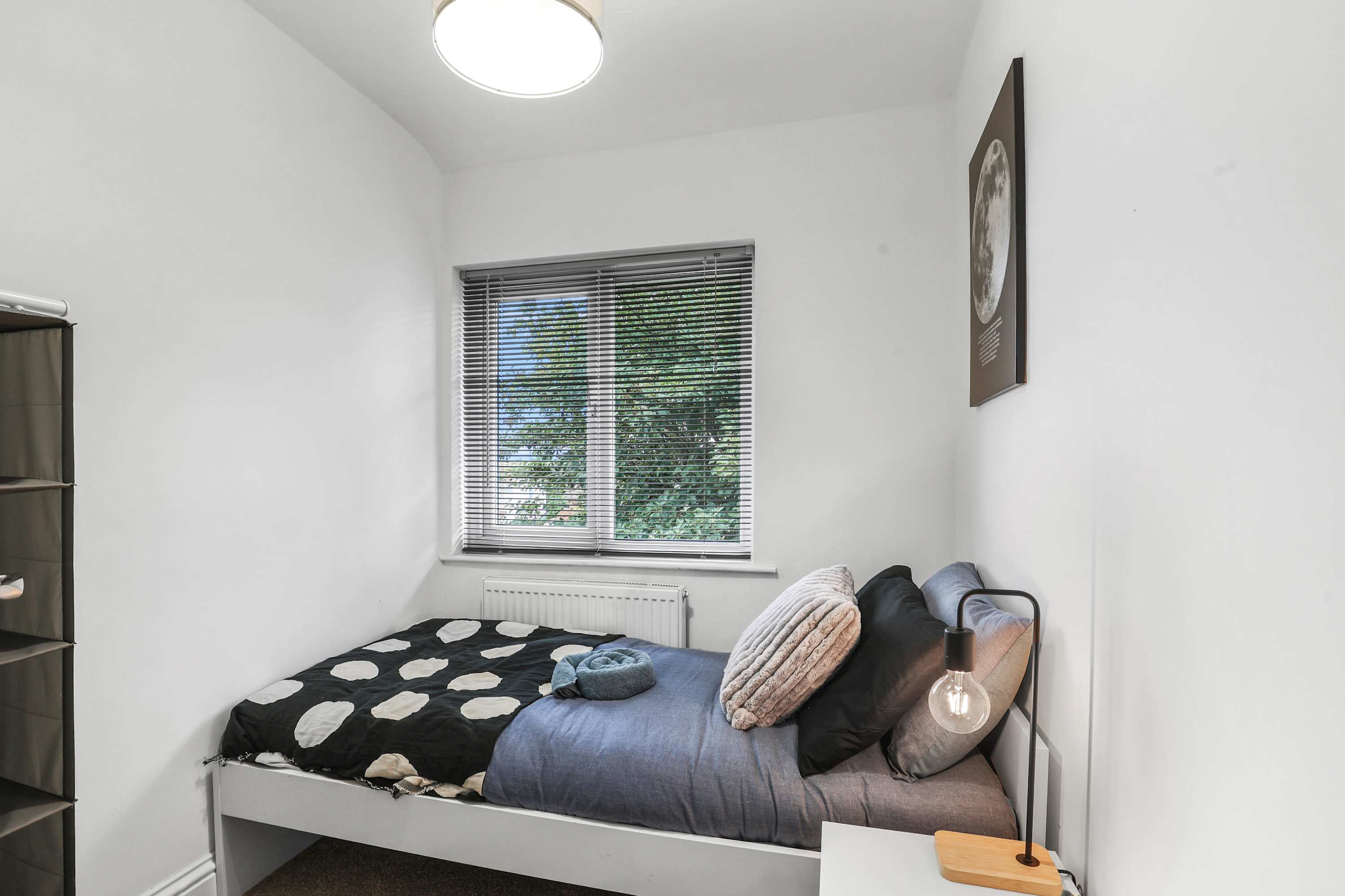 View Contractor Stay - WI-Fi - Pet Friendly - Parking in Surrey Crescent DH8 8HT Contractor Stay - WI-Fi - Pet Friendly - Parking in Surrey Crescent DH8 8HT - Property image 14 - VivreStays
