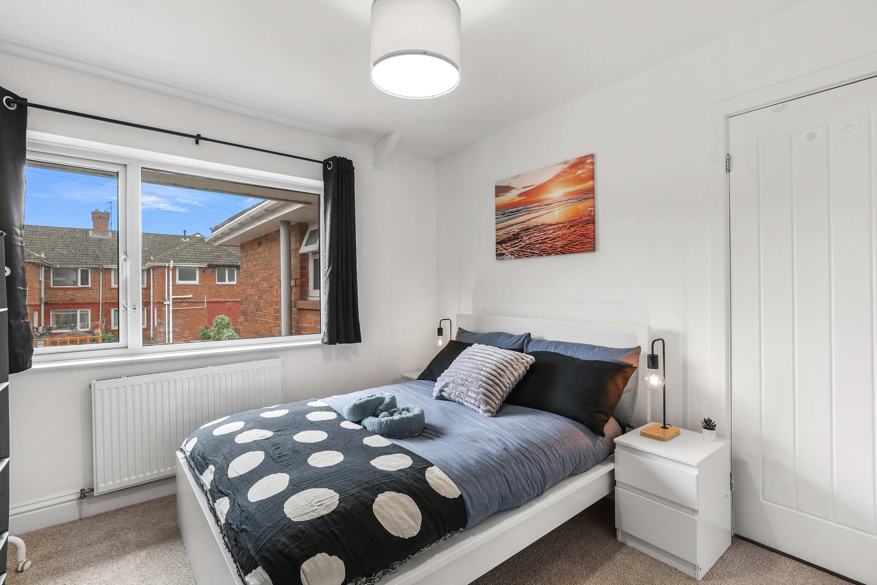 View Contractor Stay - WI-Fi - Pet Friendly - Parking in Surrey Crescent DH8 8HT Contractor Stay - WI-Fi - Pet Friendly - Parking in Surrey Crescent DH8 8HT - Property image 12 - VivreStays