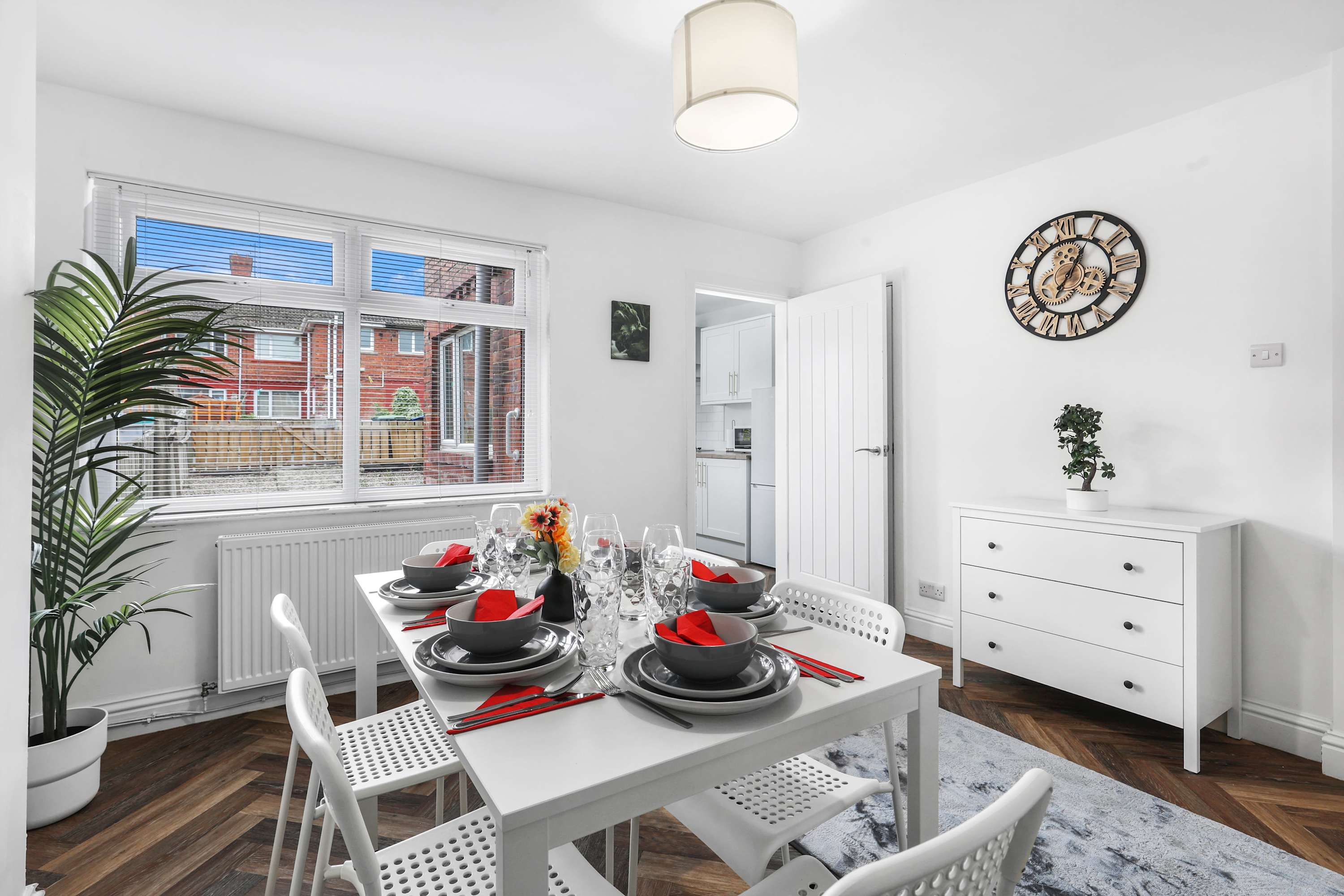 View Contractor Stay - WI-Fi - Pet Friendly - Parking in Surrey Crescent DH8 8HT Contractor Stay - WI-Fi - Pet Friendly - Parking in Surrey Crescent DH8 8HT - Property image 3 - VivreStays