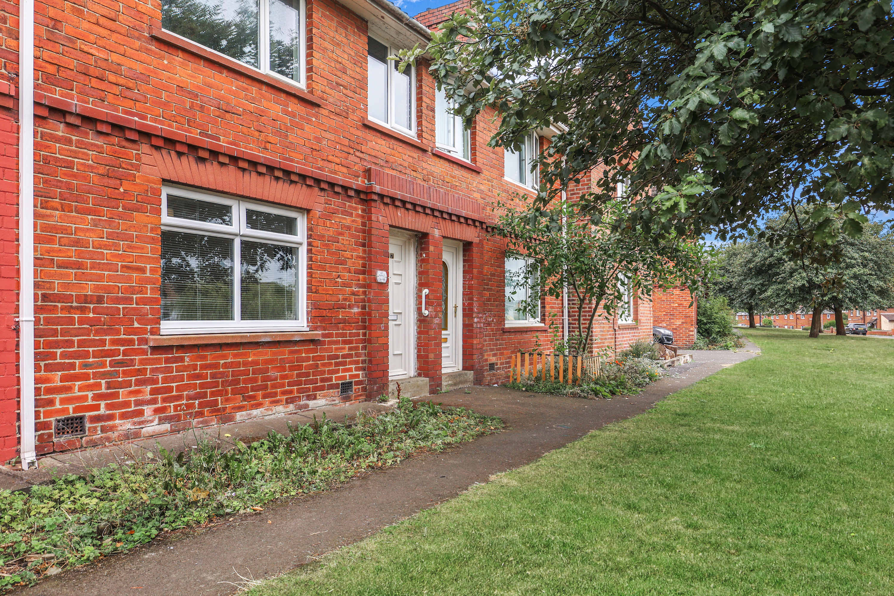 View Contractor Stay - WI-Fi - Pet Friendly - Parking in Surrey Crescent DH8 8HT Contractor Stay - WI-Fi - Pet Friendly - Parking in Surrey Crescent DH8 8HT - Property image 23 - VivreStays