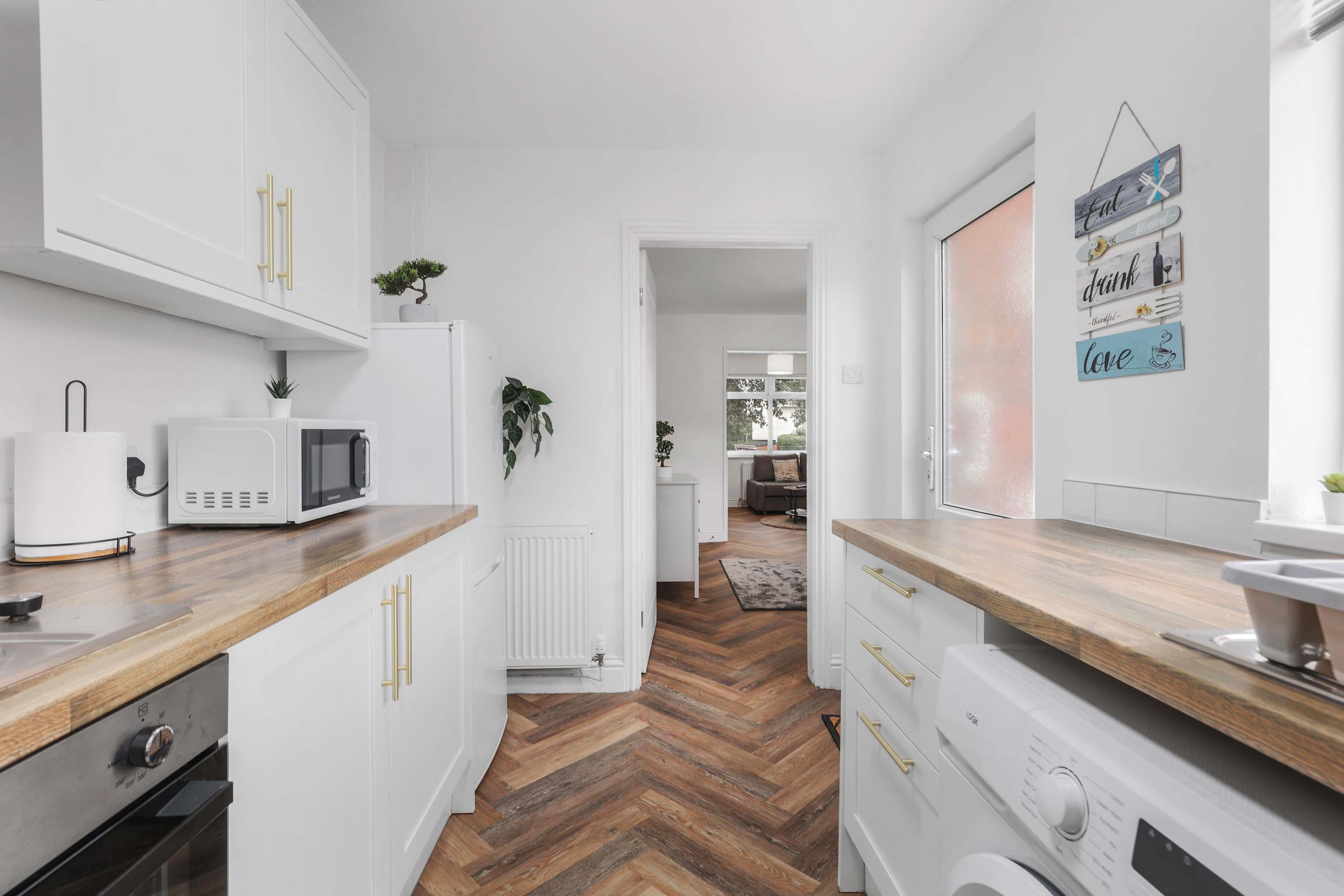 View Contractor Stay - WI-Fi - Pet Friendly - Parking in Surrey Crescent DH8 8HT Contractor Stay - WI-Fi - Pet Friendly - Parking in Surrey Crescent DH8 8HT - Property image 4 - VivreStays