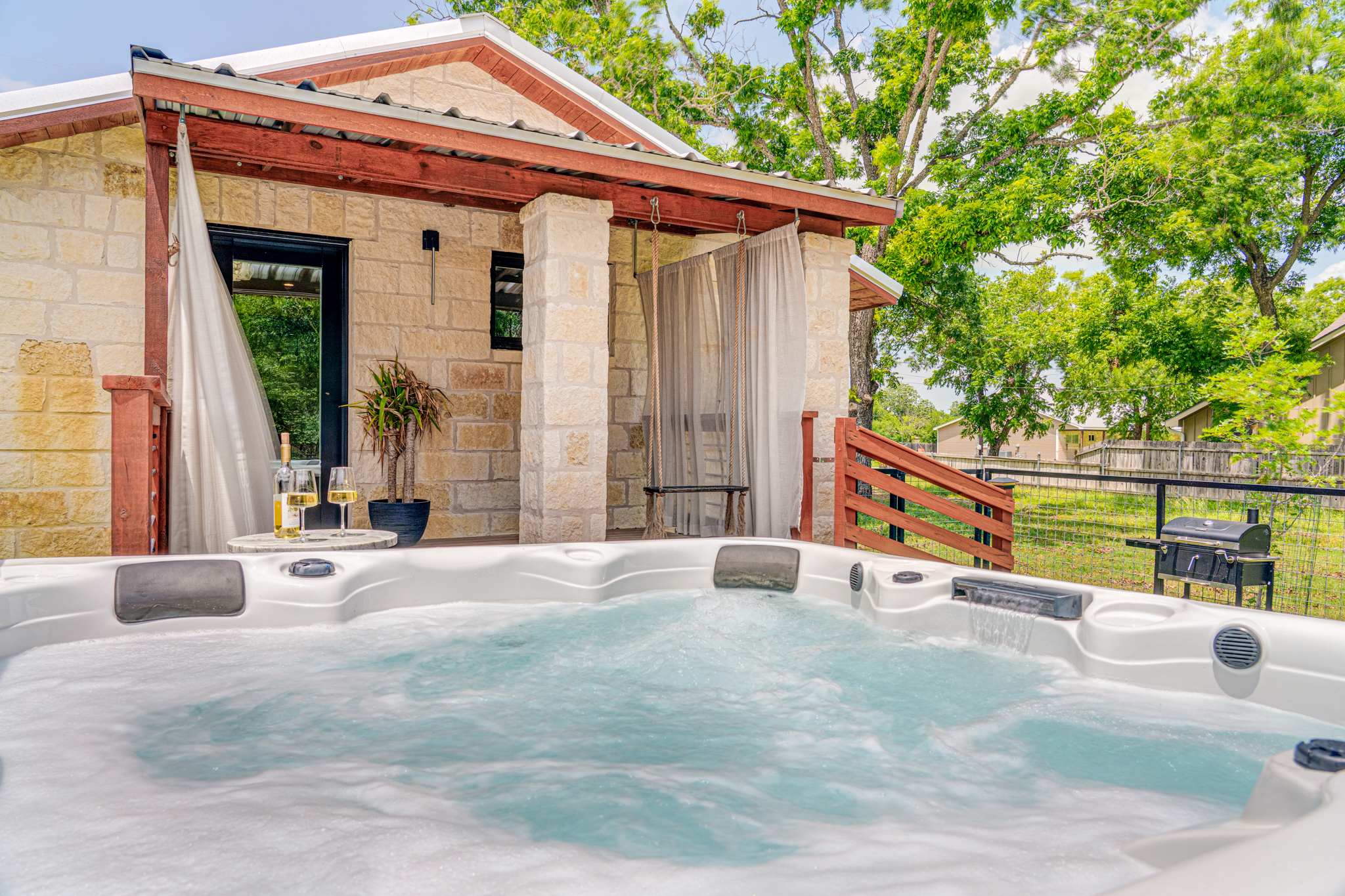 Elm Cottage - Hot Tub & 1 mile from Main st — Fredericksburg, TX — vacation rental