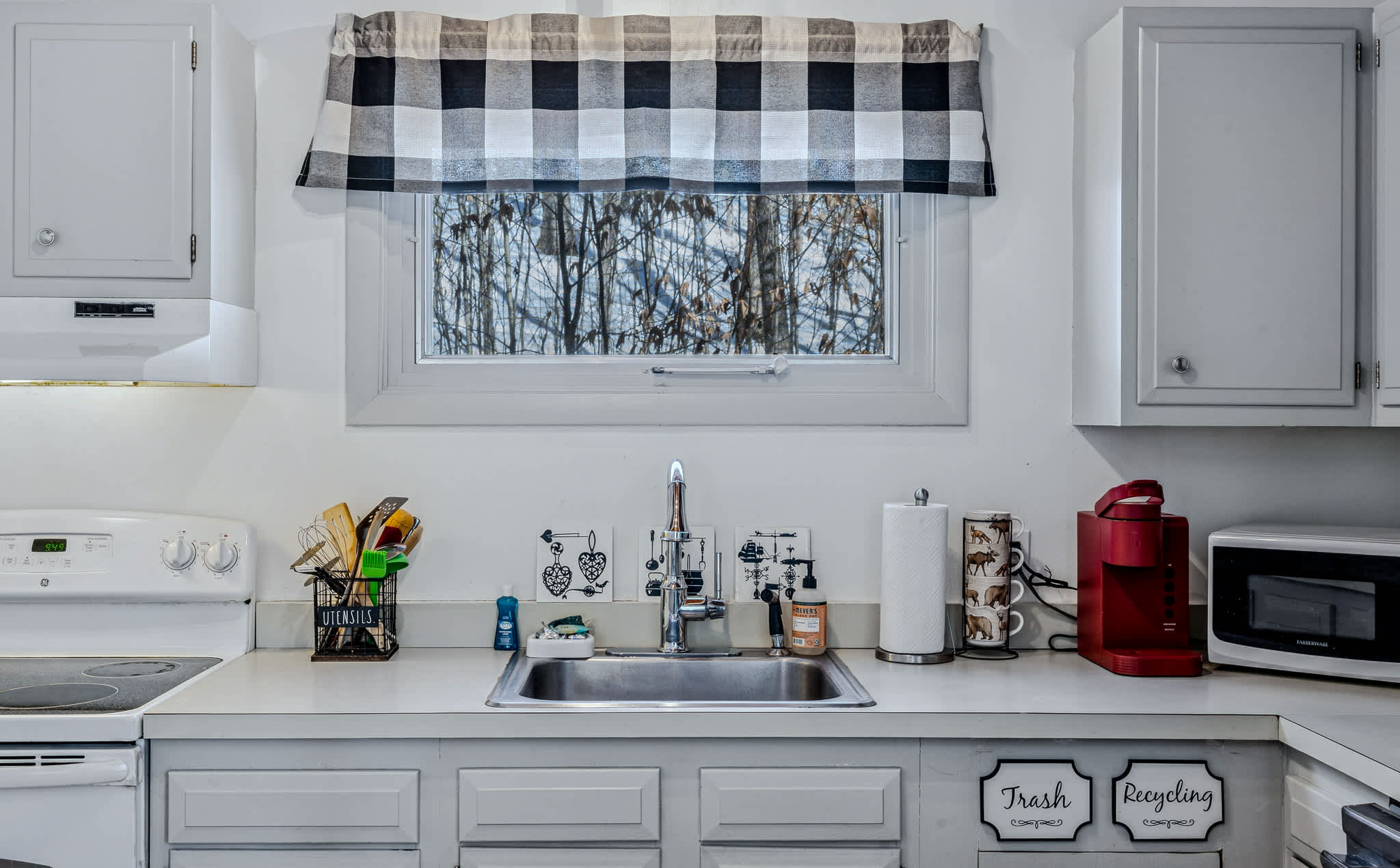 Quechee Woodland Escape: Ski, Fireplace + Foosball