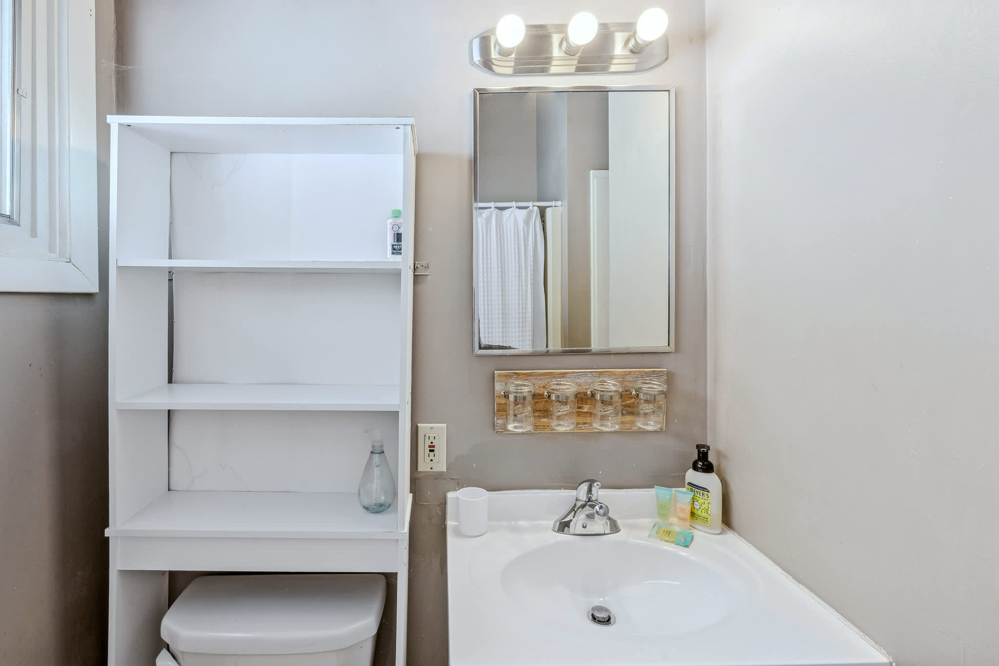 Quechee Woodland Escape: Ski, Fireplace + Foosball