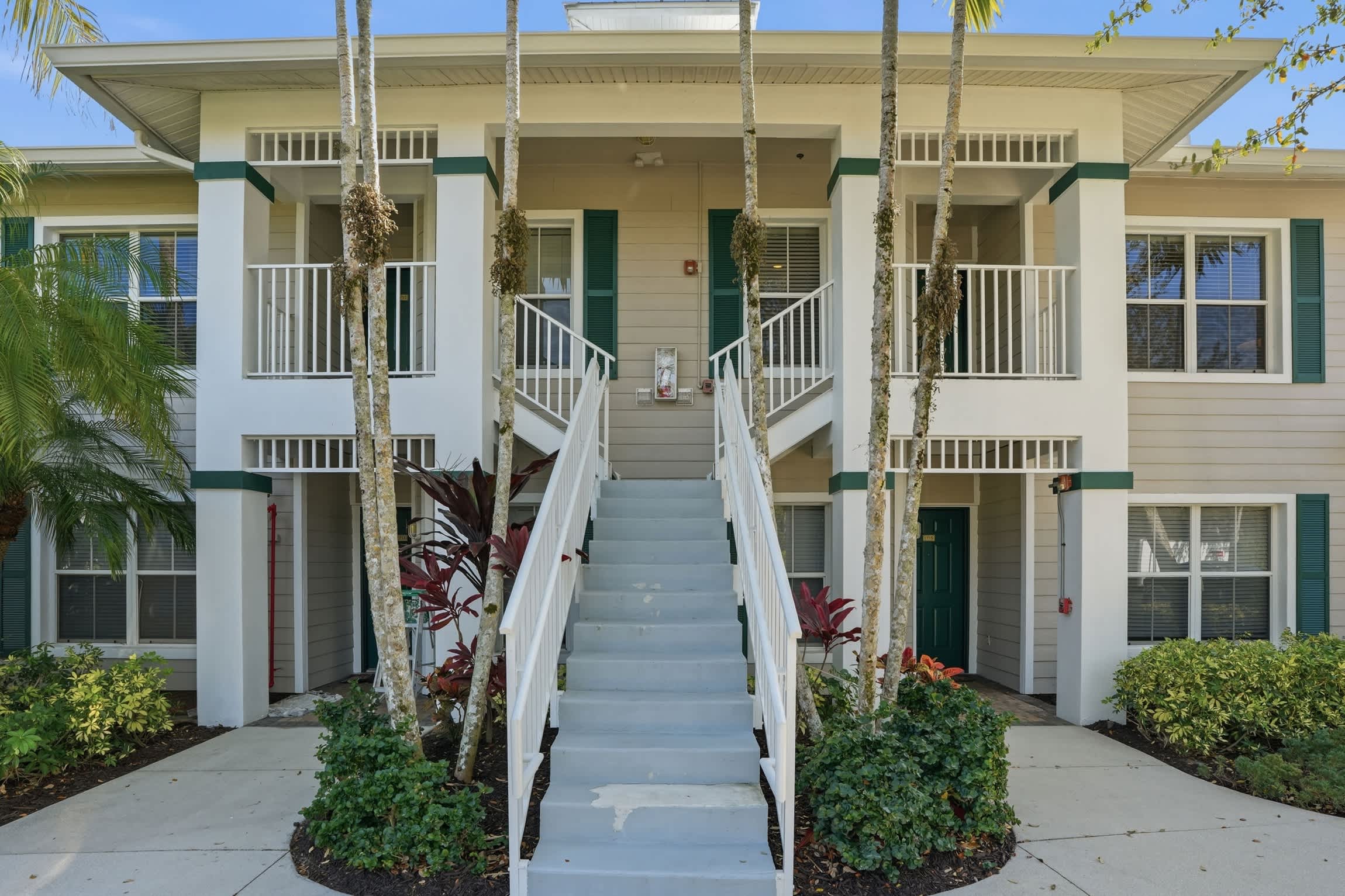 1724 Lake View Tall Ceilings W Rare Floor Plan | Photo 8