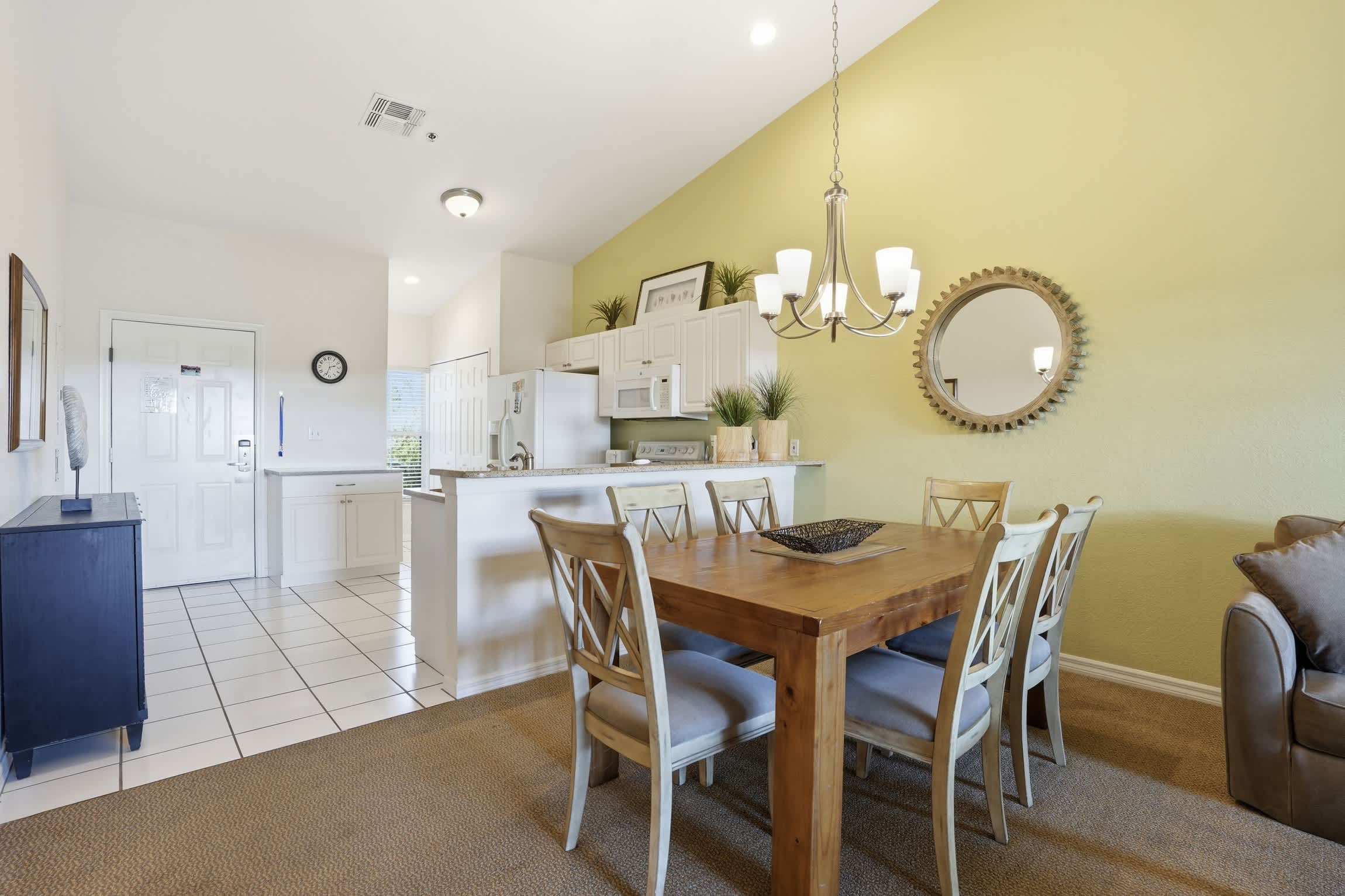 1724 Lake View Tall Ceilings W Rare Floor Plan | Photo 15